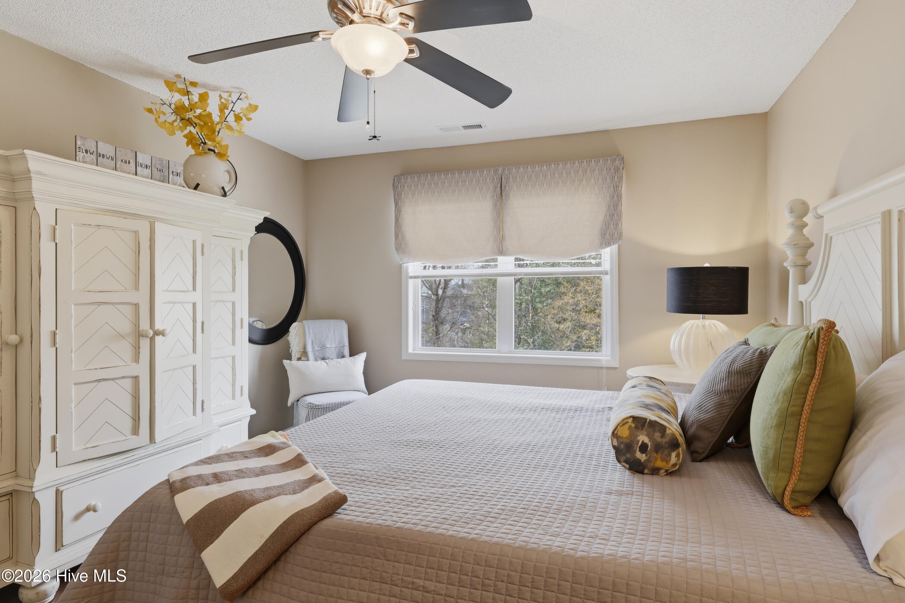 100561608 | Photo 17