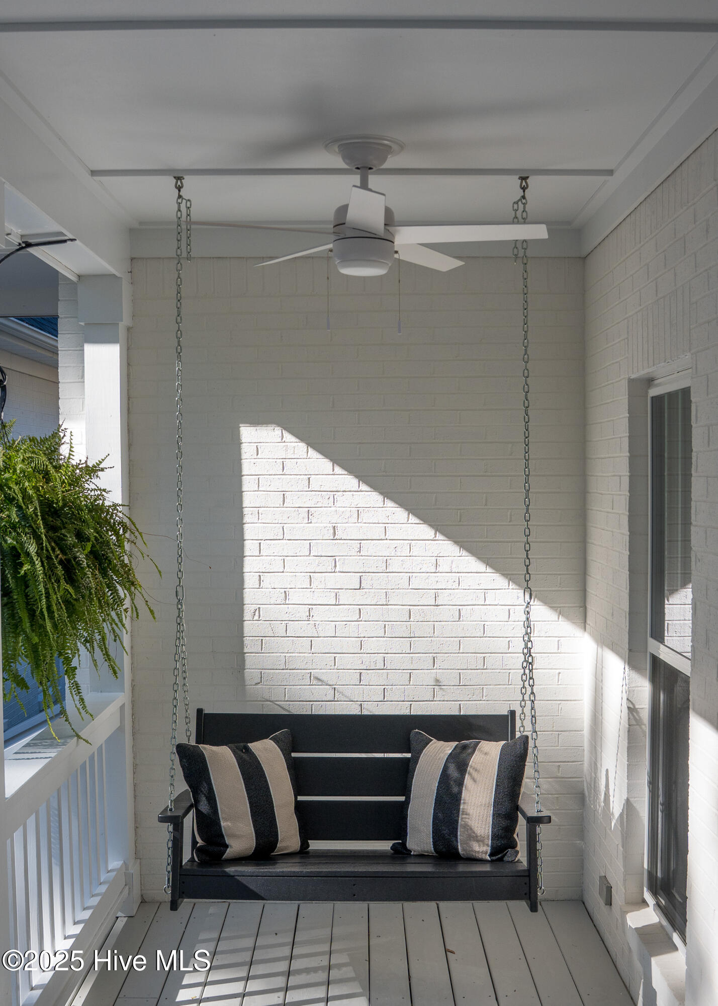 100542348 | Photo 51