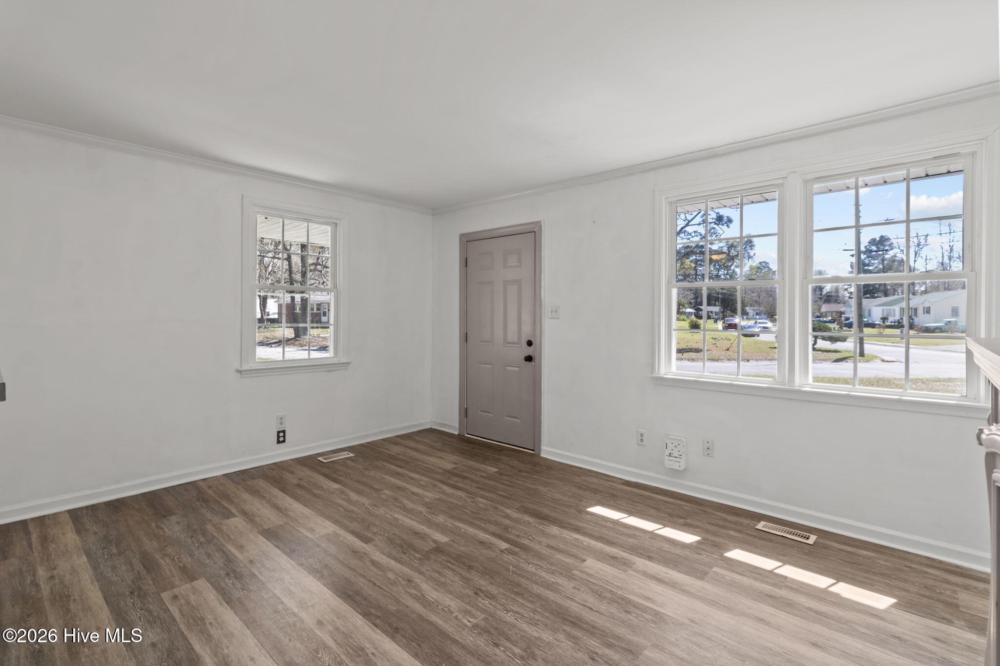 100561067 | Photo 14