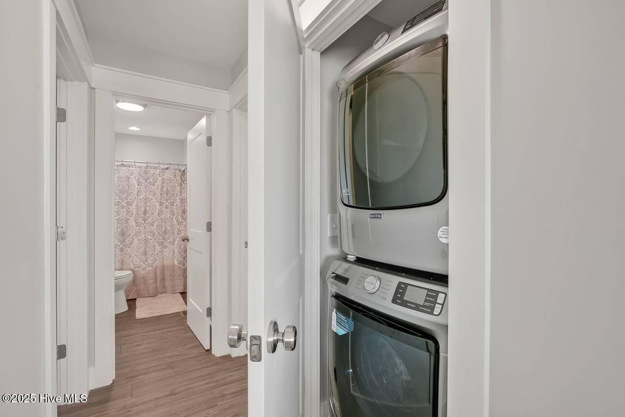 100484000 | Photo 26