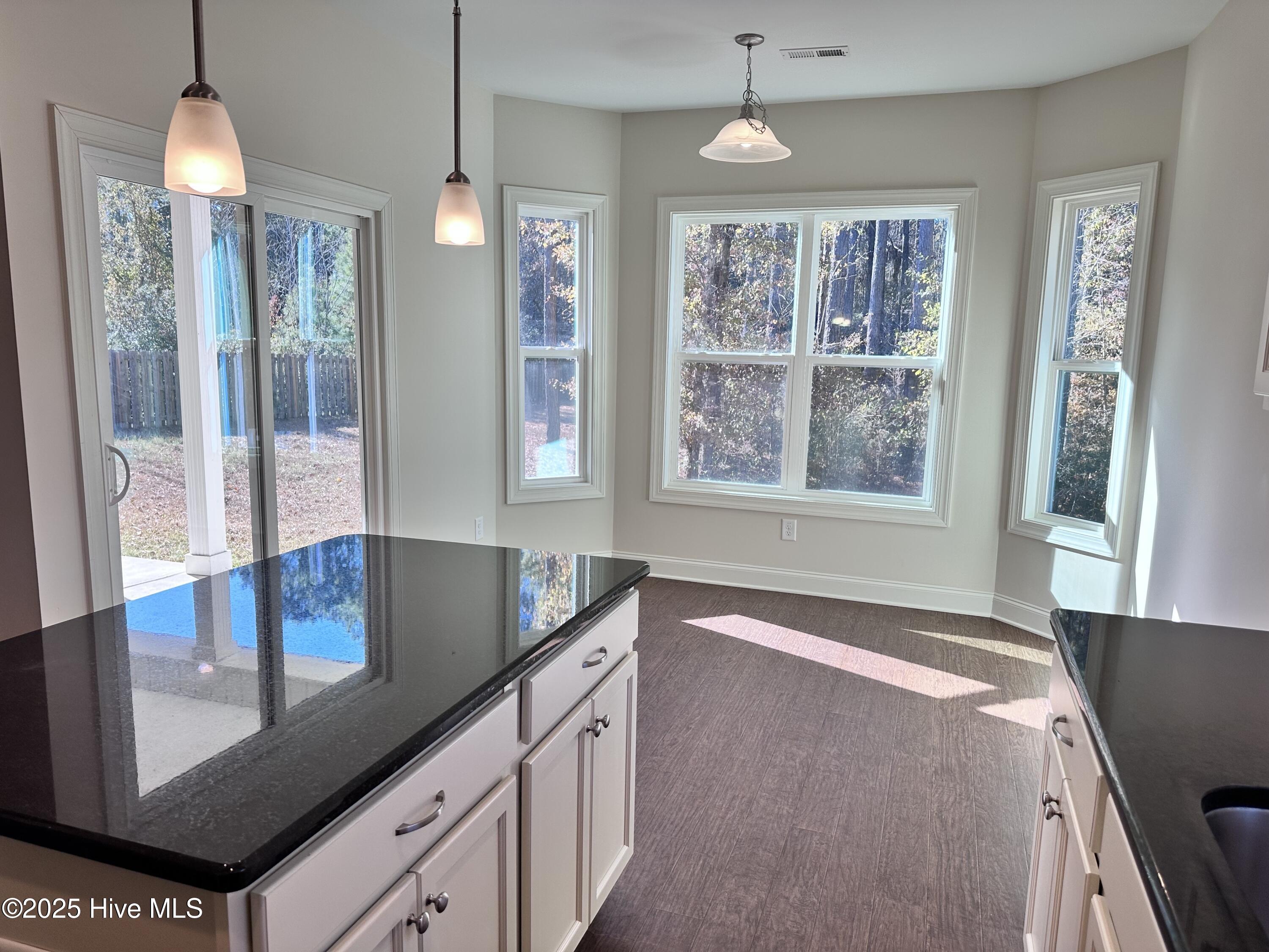 100545722 | Photo 11