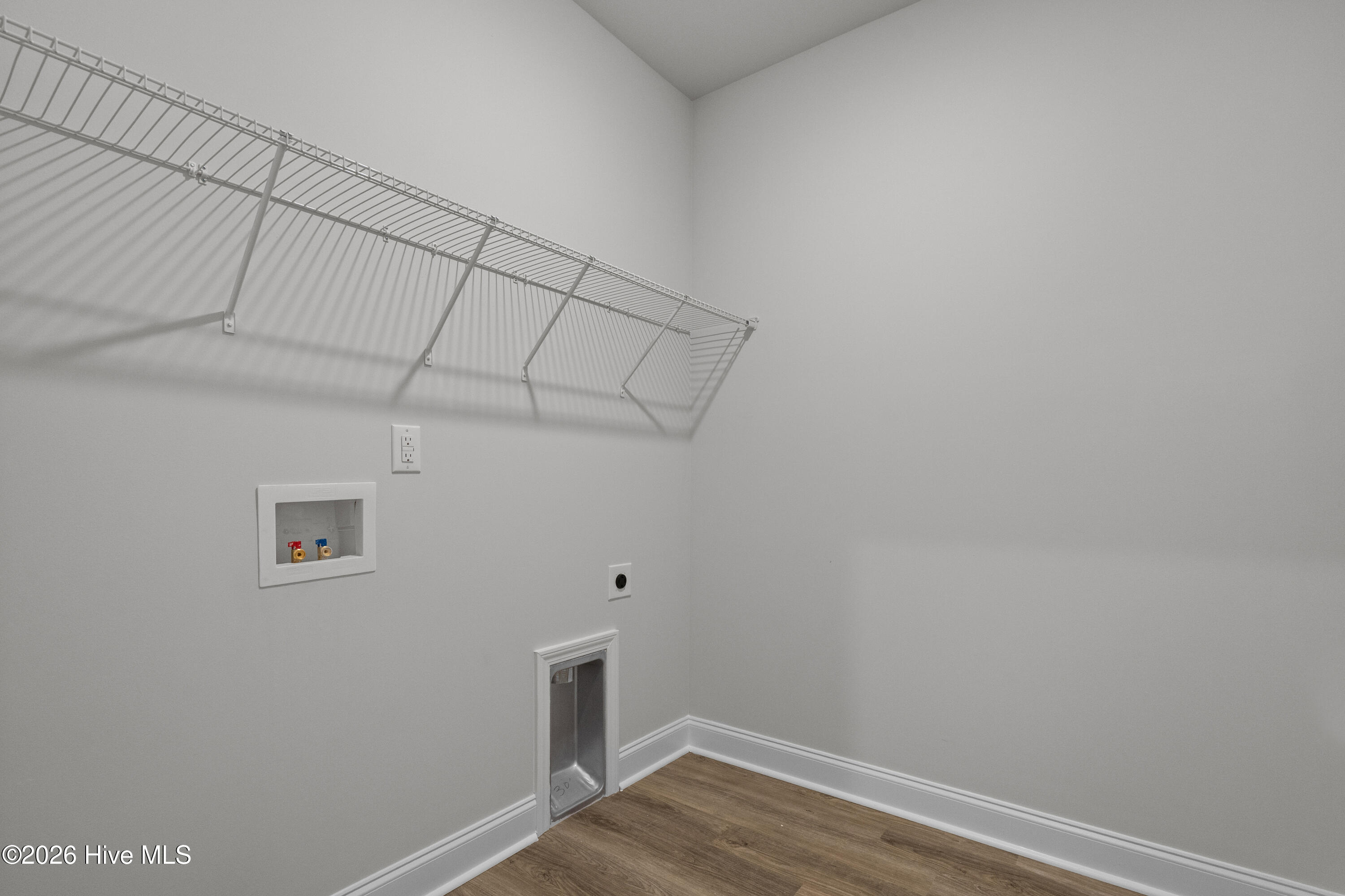 100554702 | Photo 35