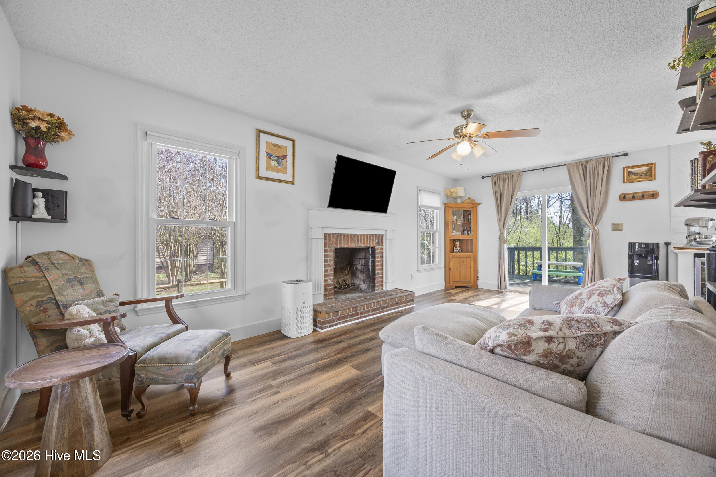 100560649 | Photo 23