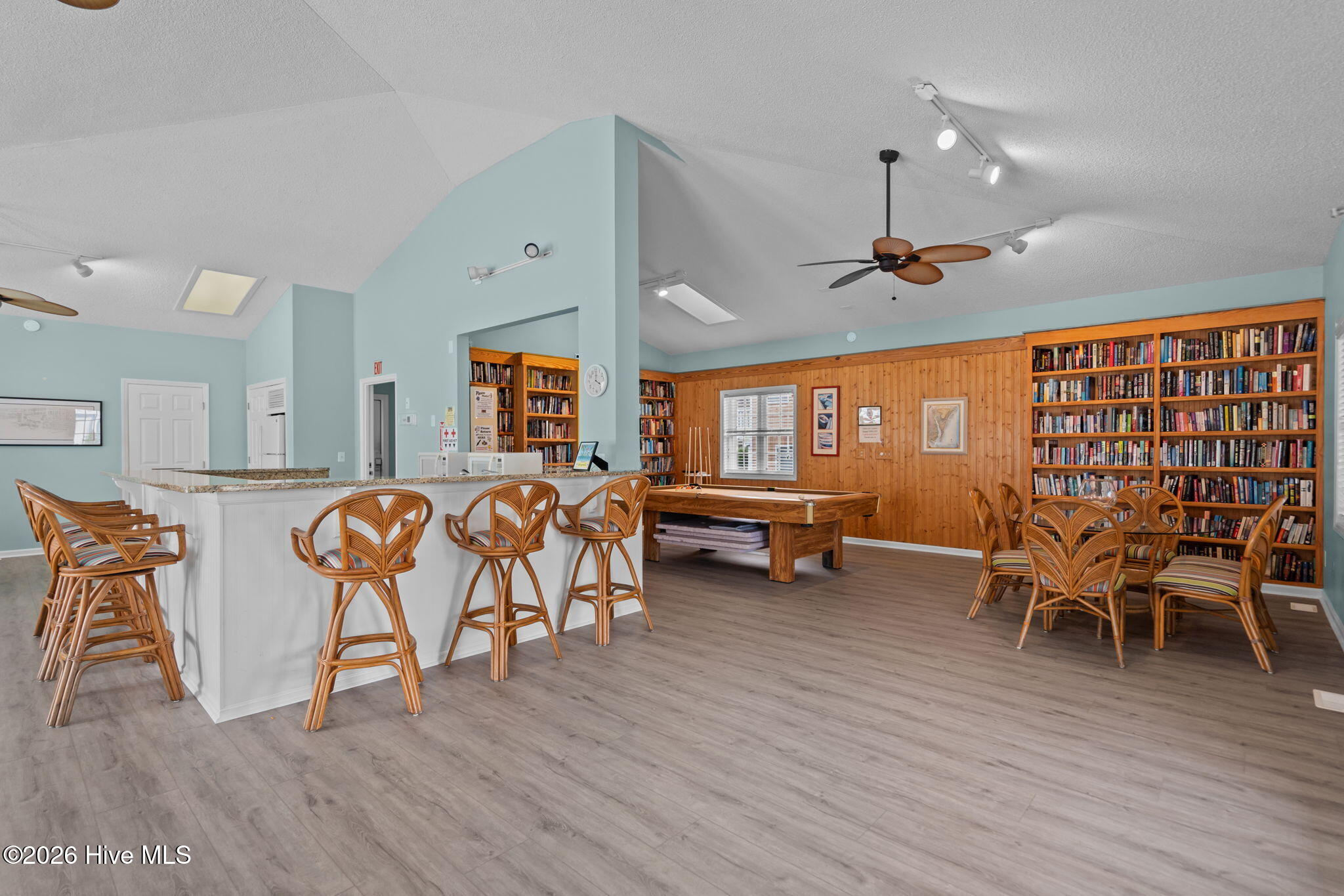 100547752 | Photo 74