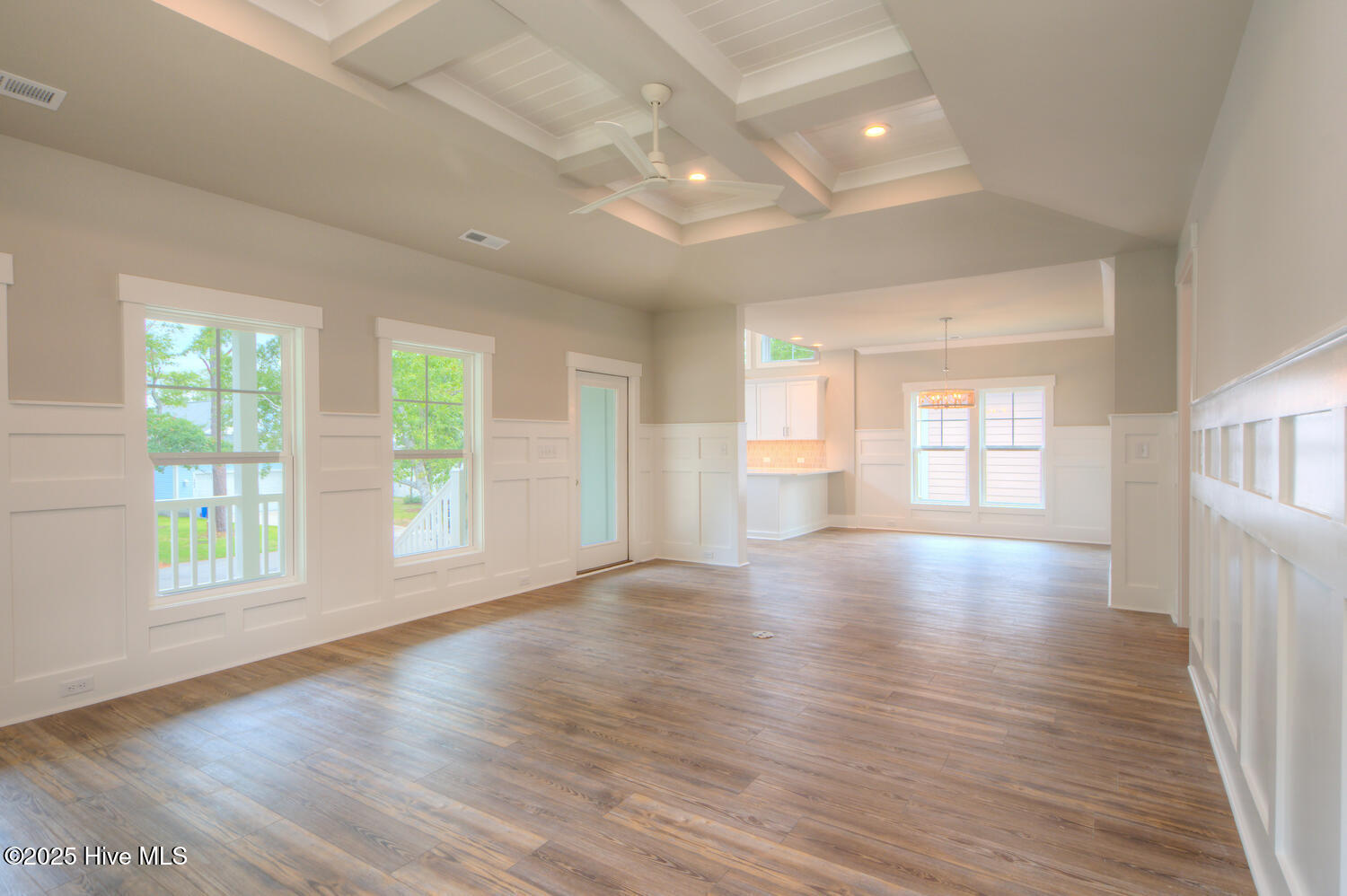 100502884 | Photo 45