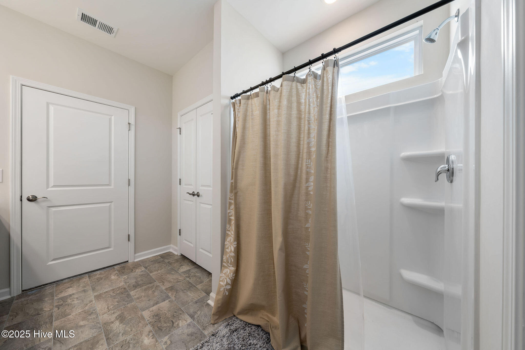 100542569 | Photo 32