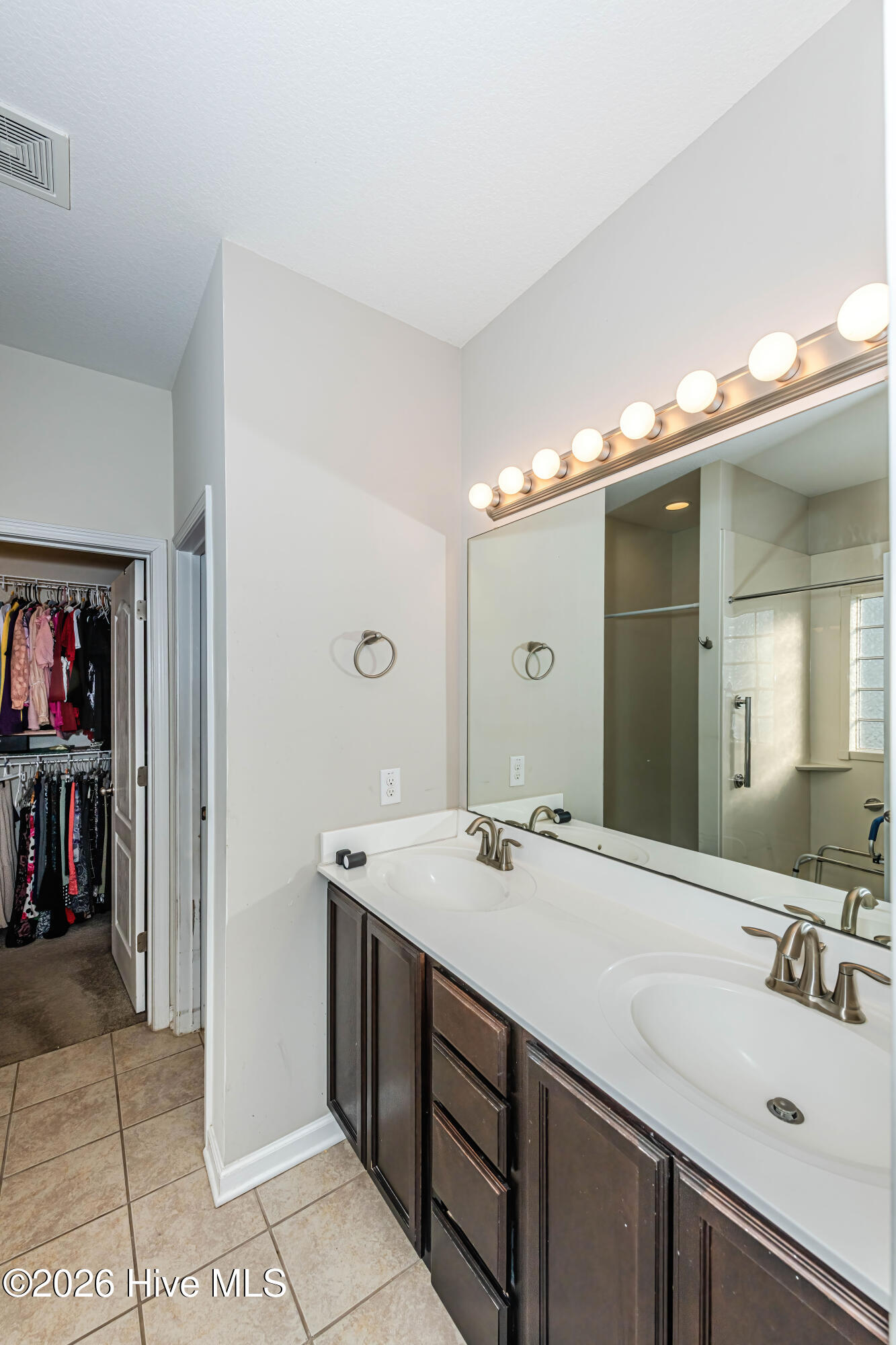 100549847 | Photo 49