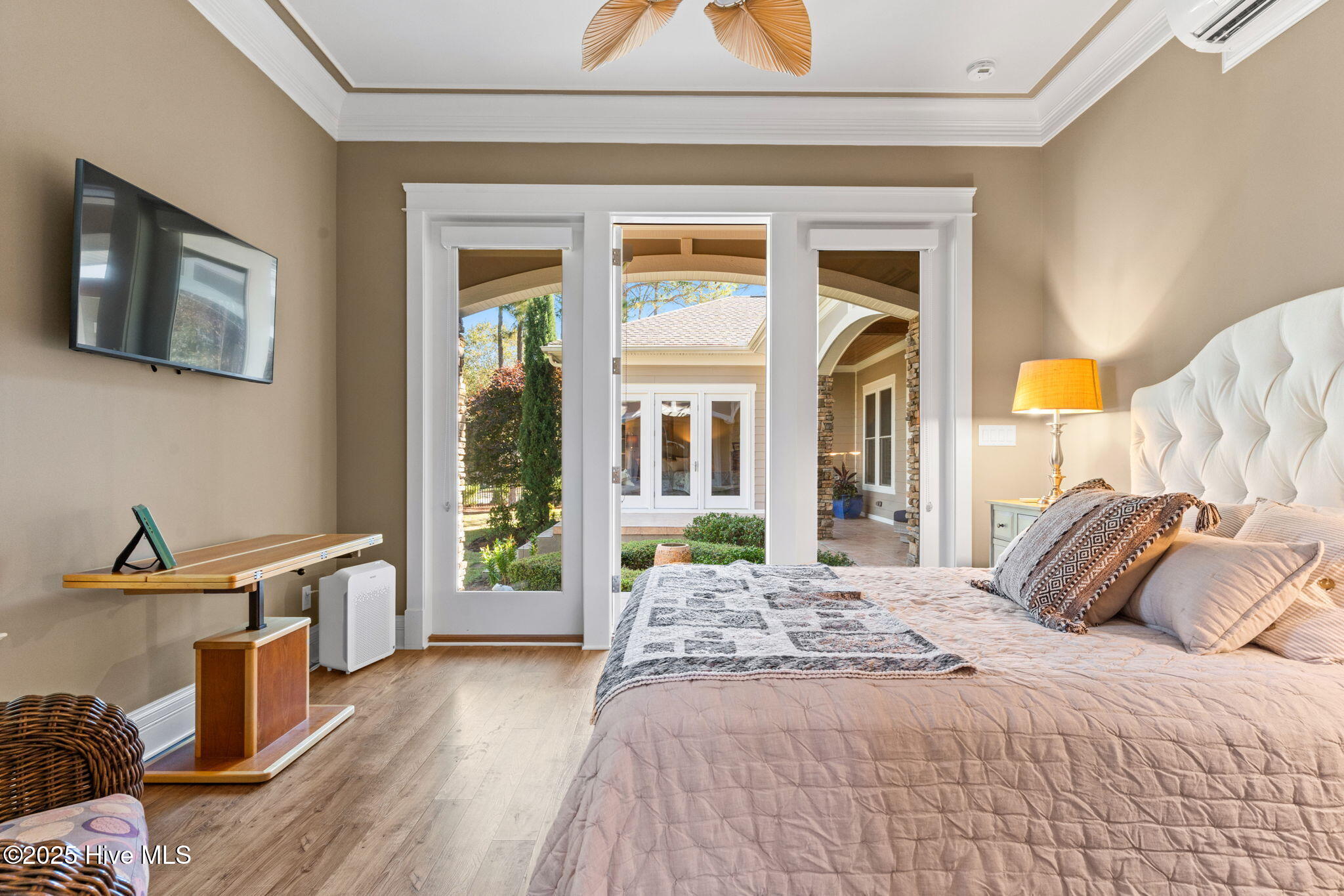 100540302 | Photo 64