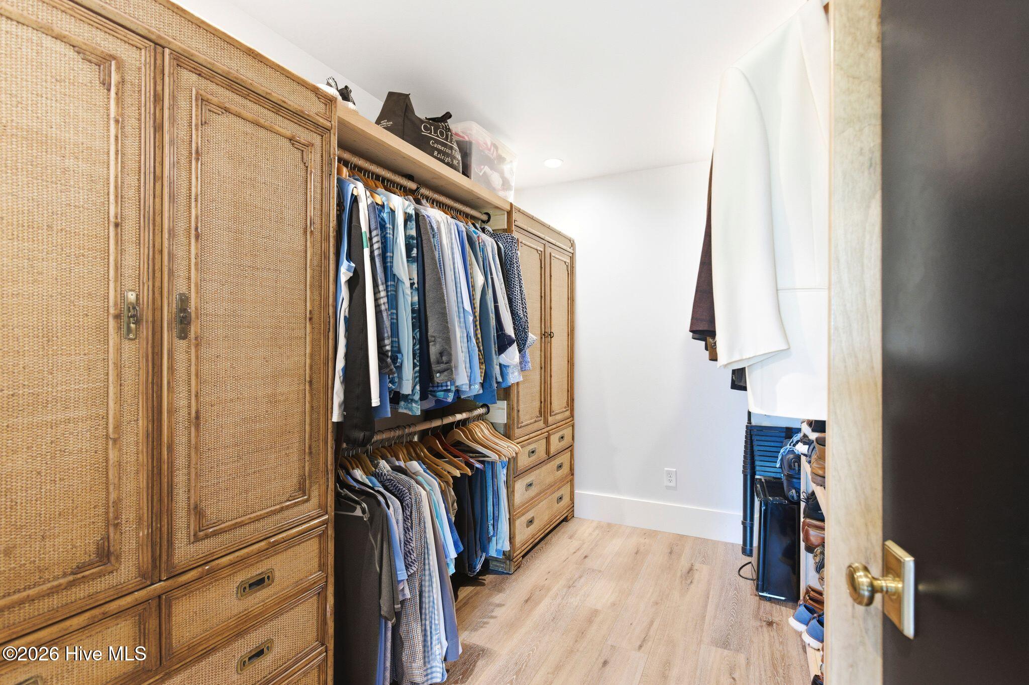 100568012 | Photo 56