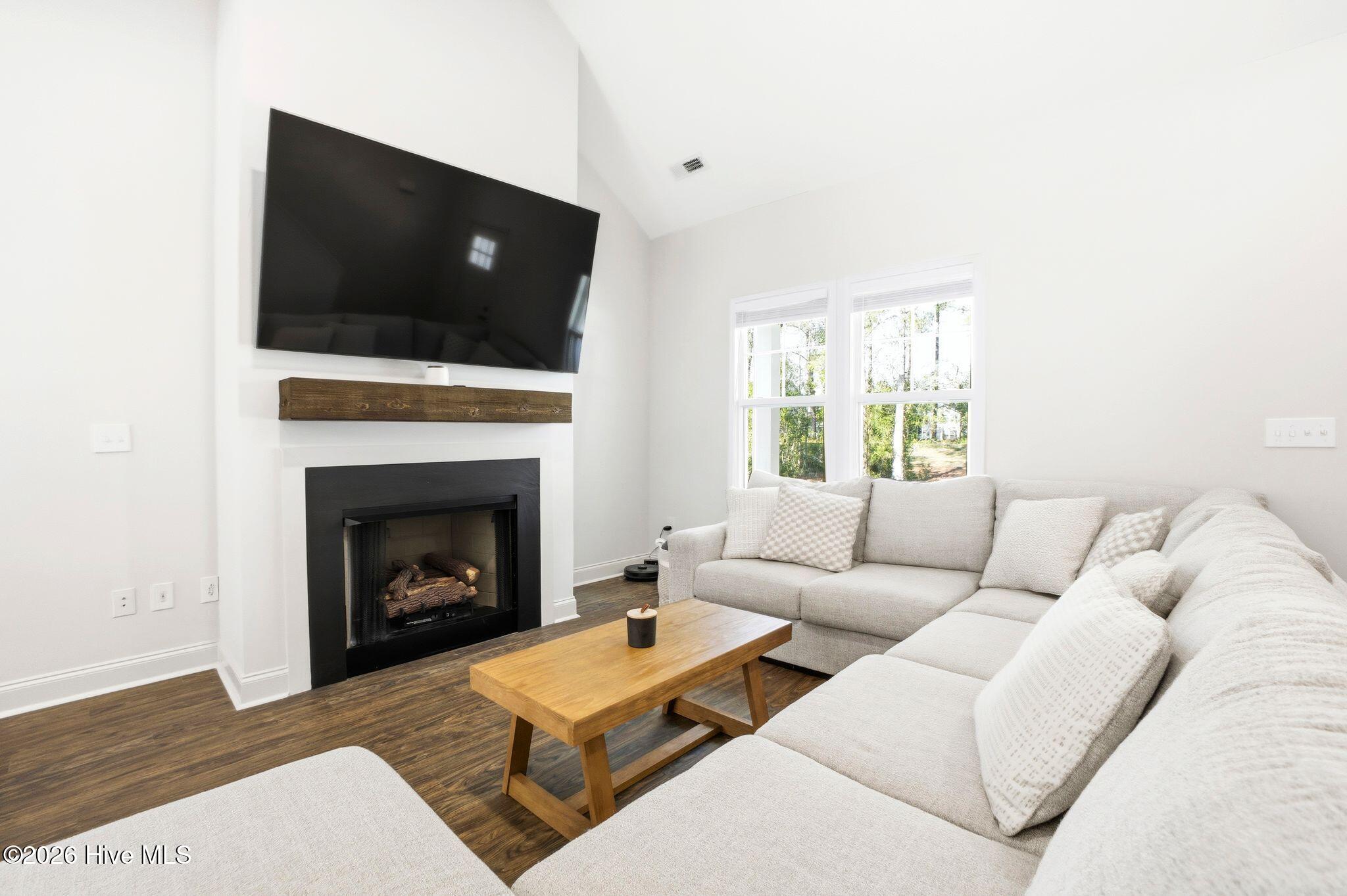 100568135 | Photo 15