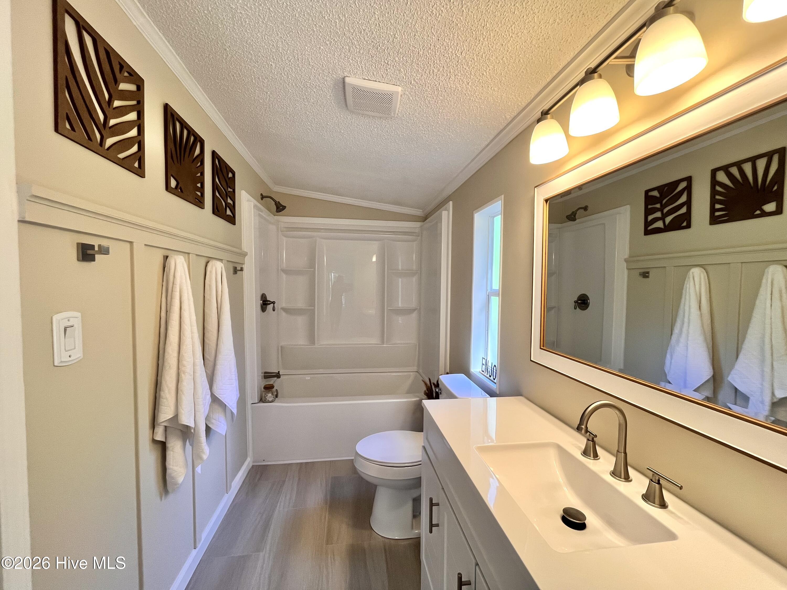 100570125 | Photo 12