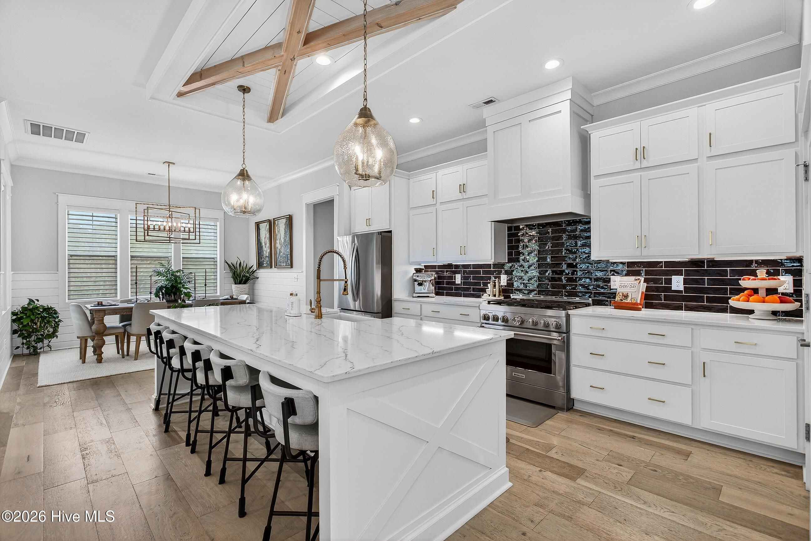 100564541 | Photo 16