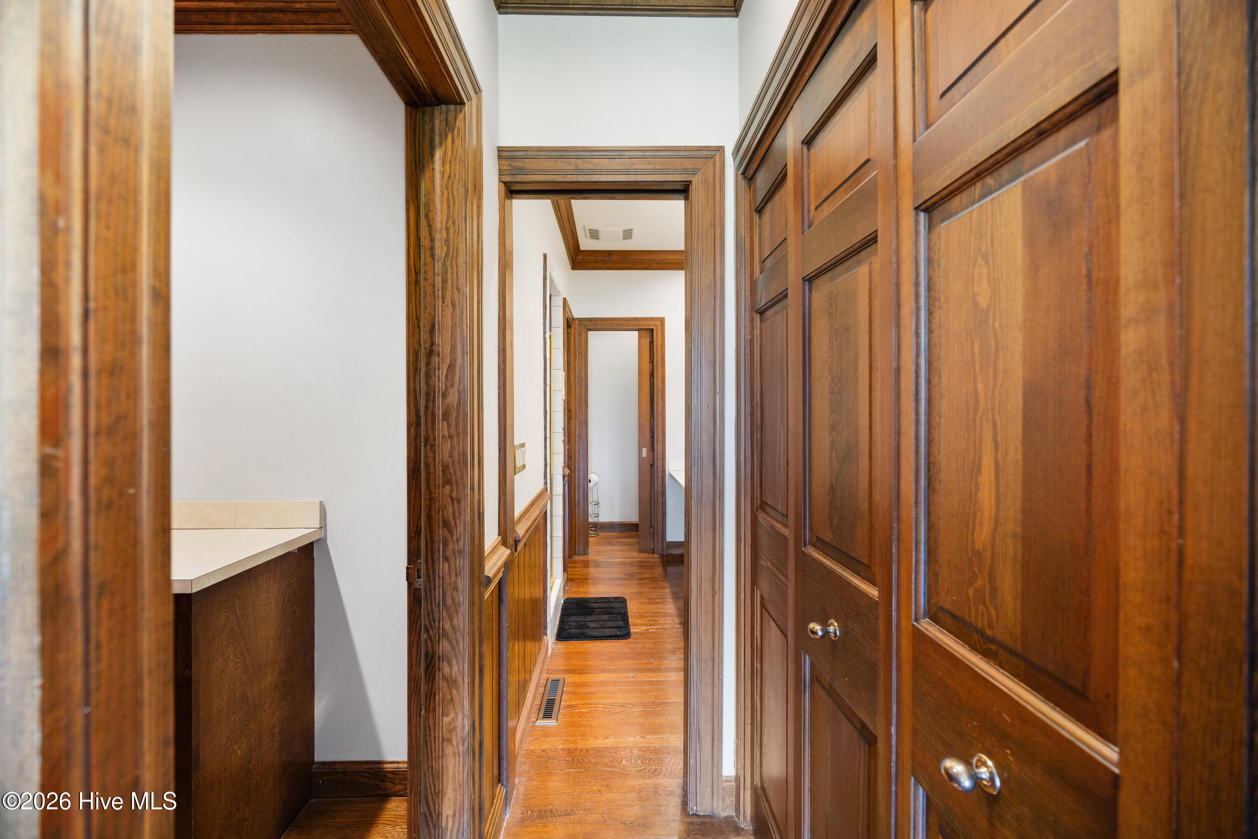 020 ccd 260504 1st flr bdr 1 hall