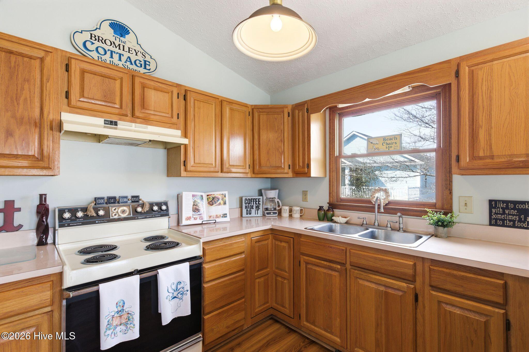 100564018 | Photo 14