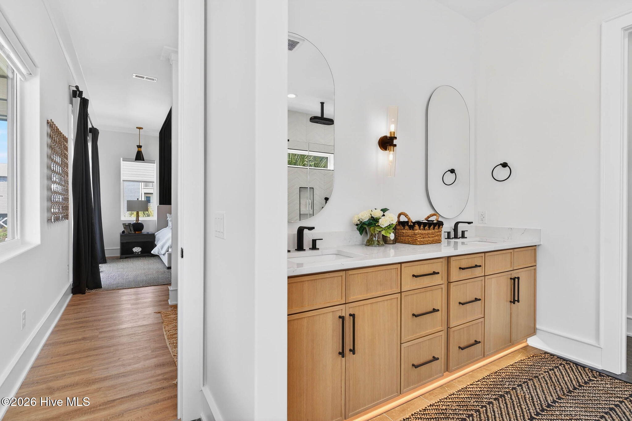 100565153 | Photo 39