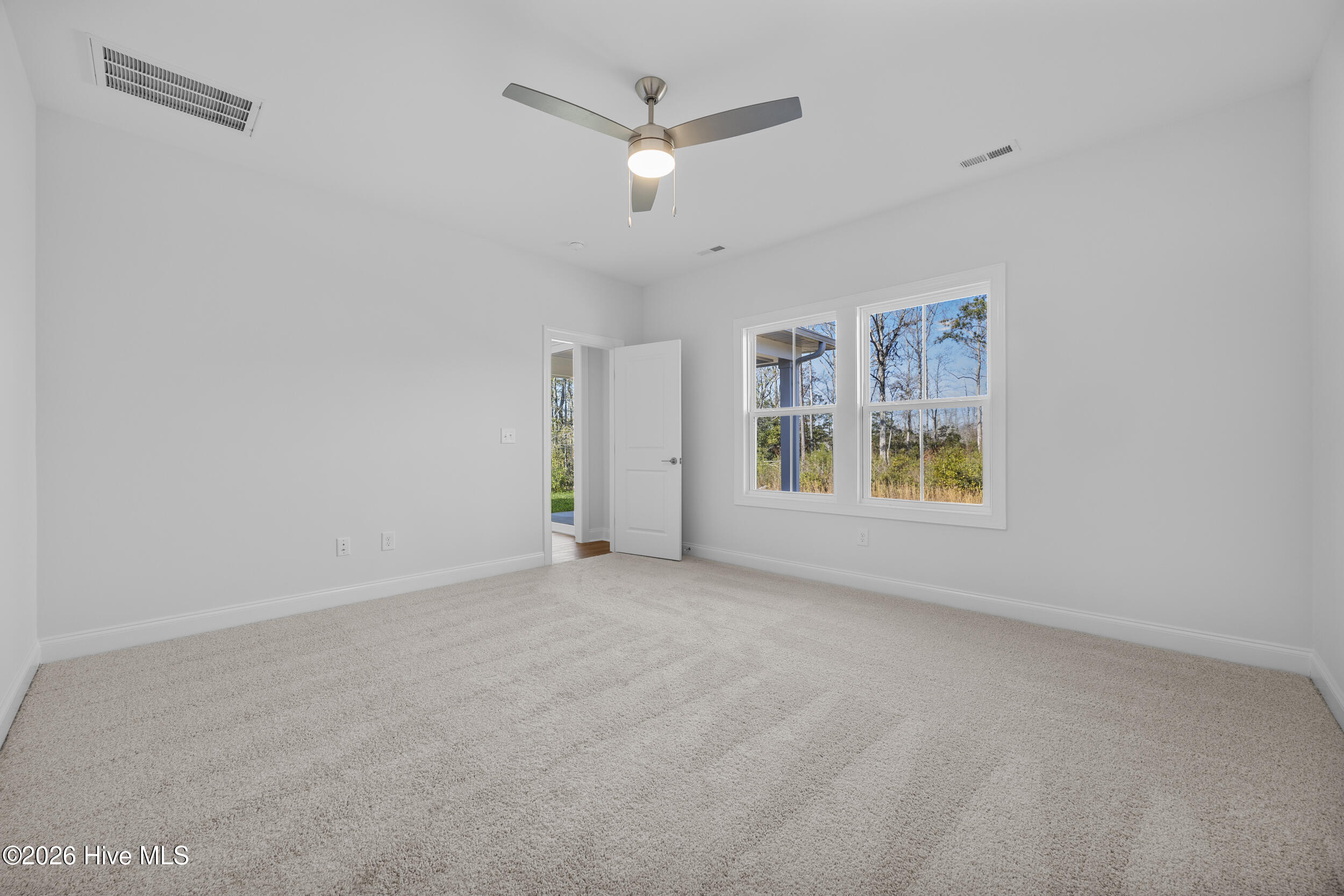 100527053 | Photo 33