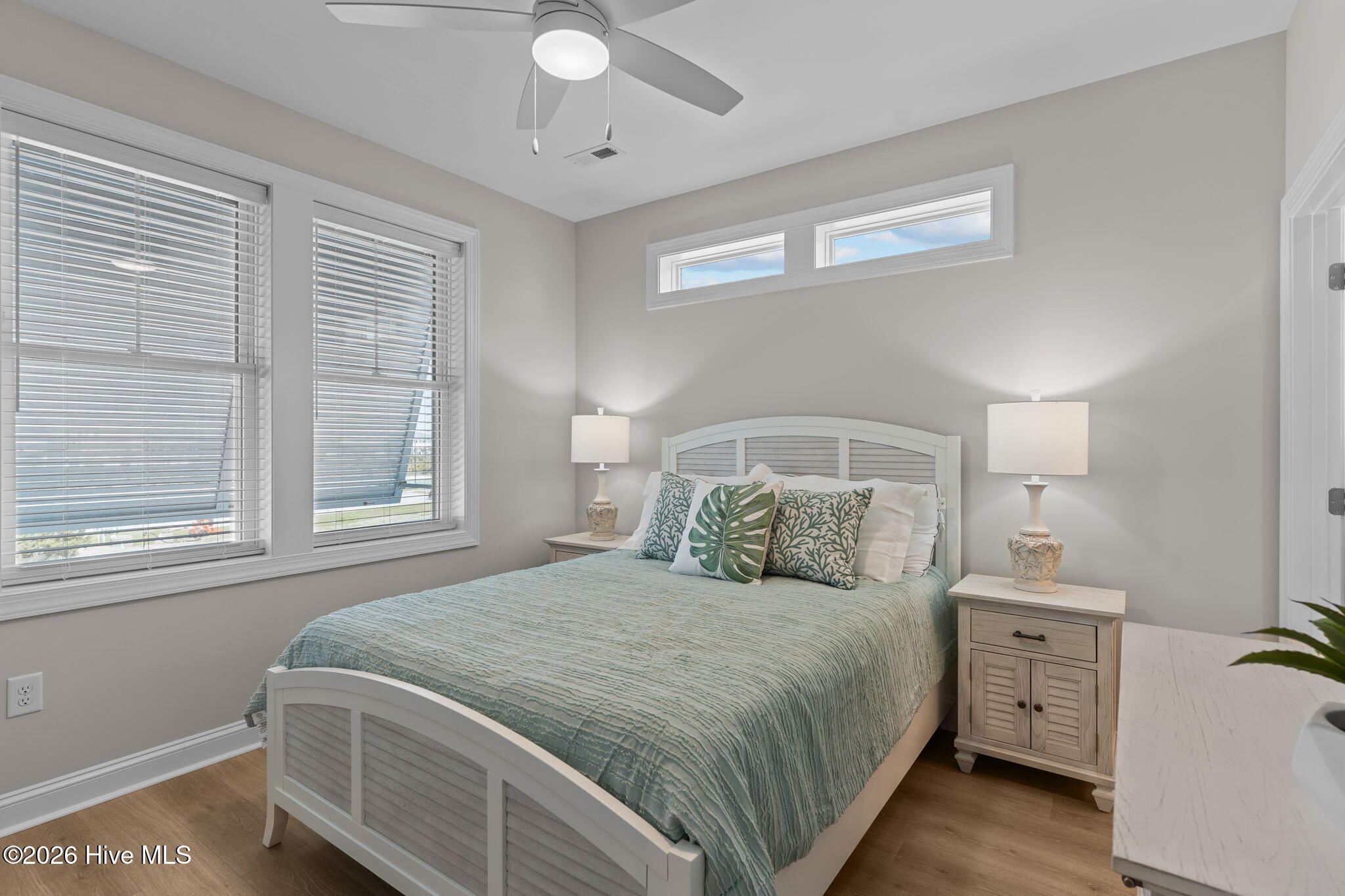 100554783 | Photo 35