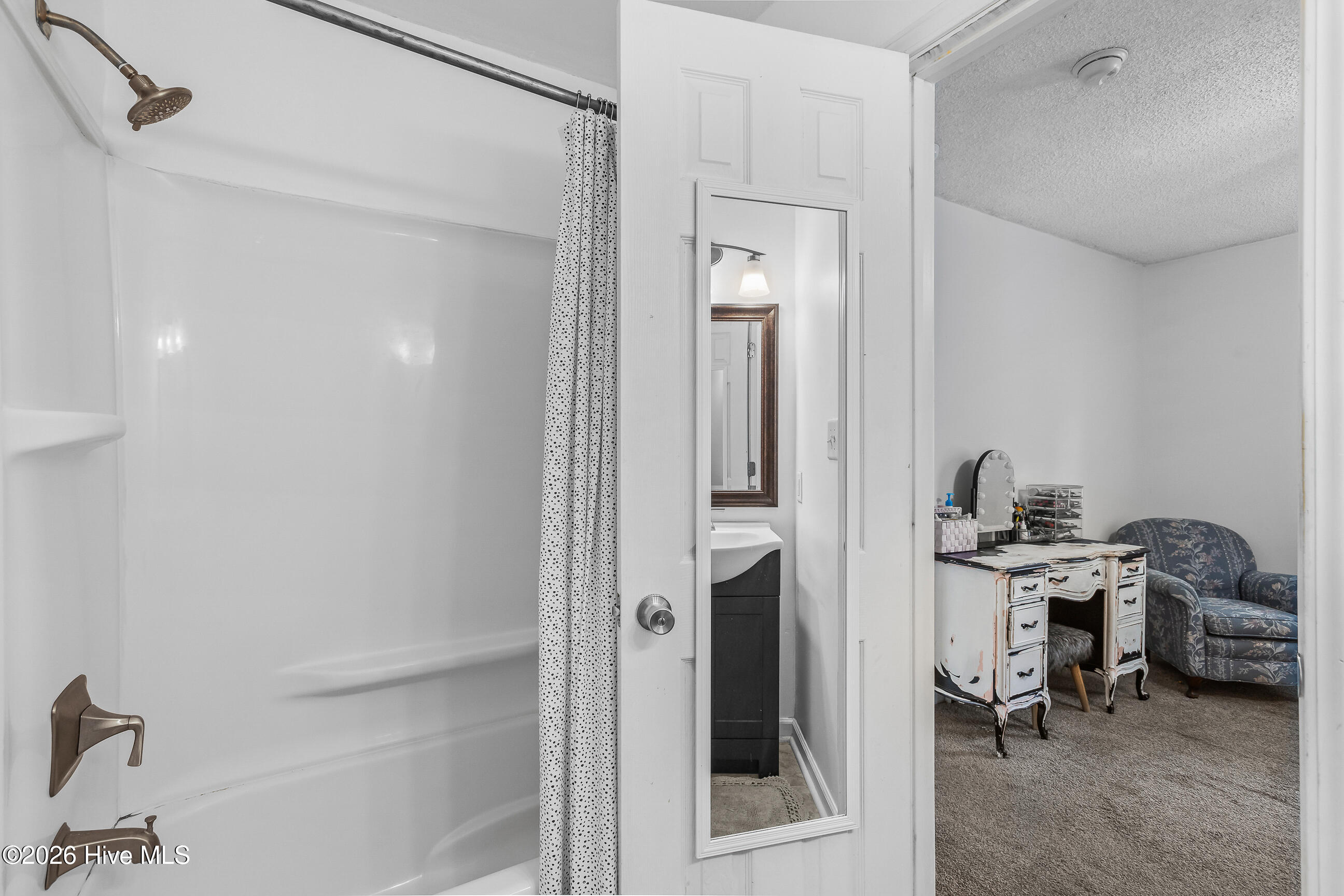 100566968 | Photo 18