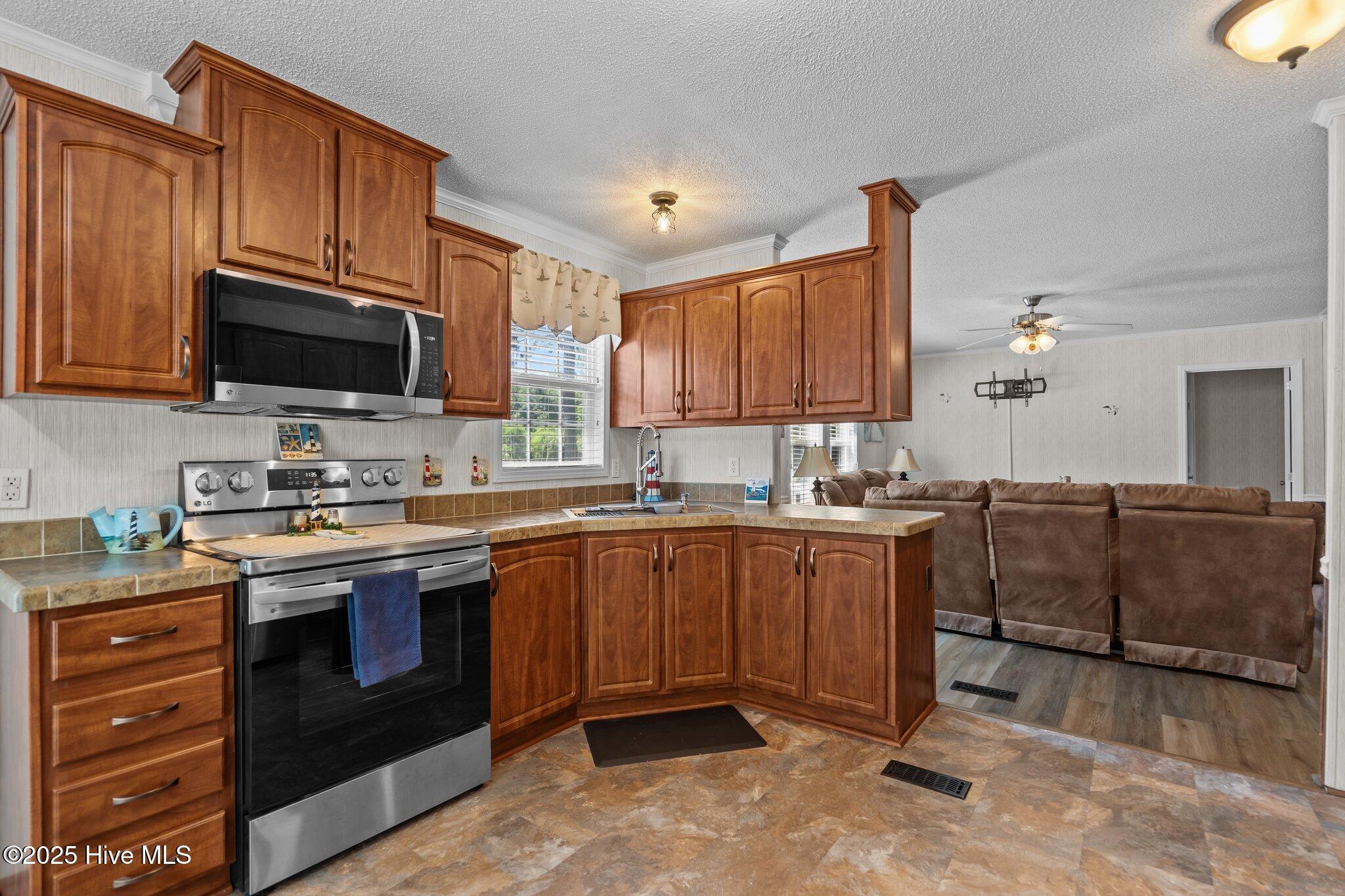1891 Oxpen Road SW, Supply, NC 28462 – photo 3: 25-web-or-mls-DSC06871