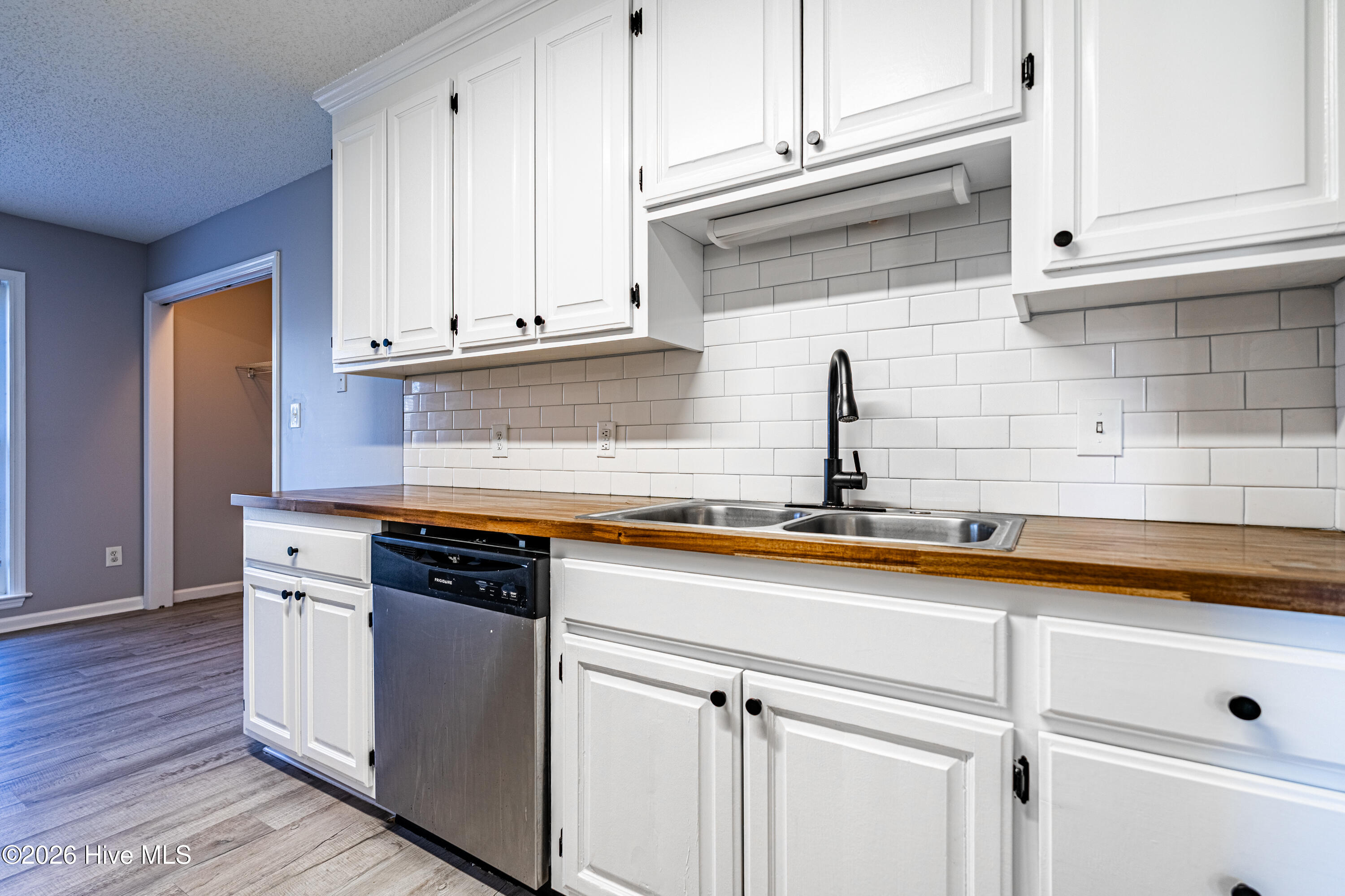 100557378 | Photo 18