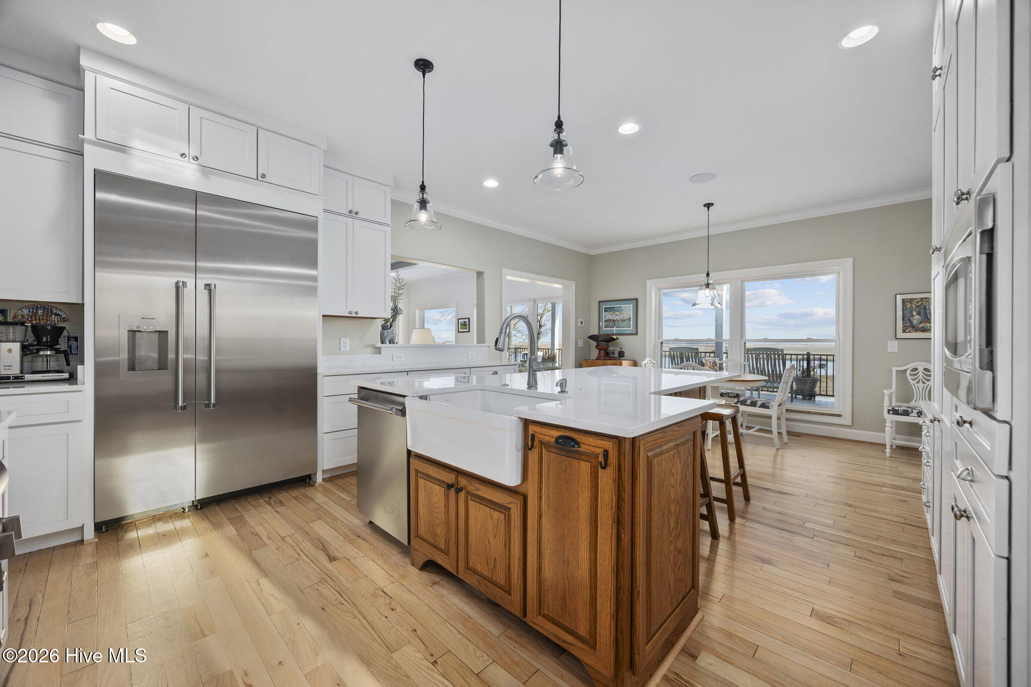 100553128 | Photo 24