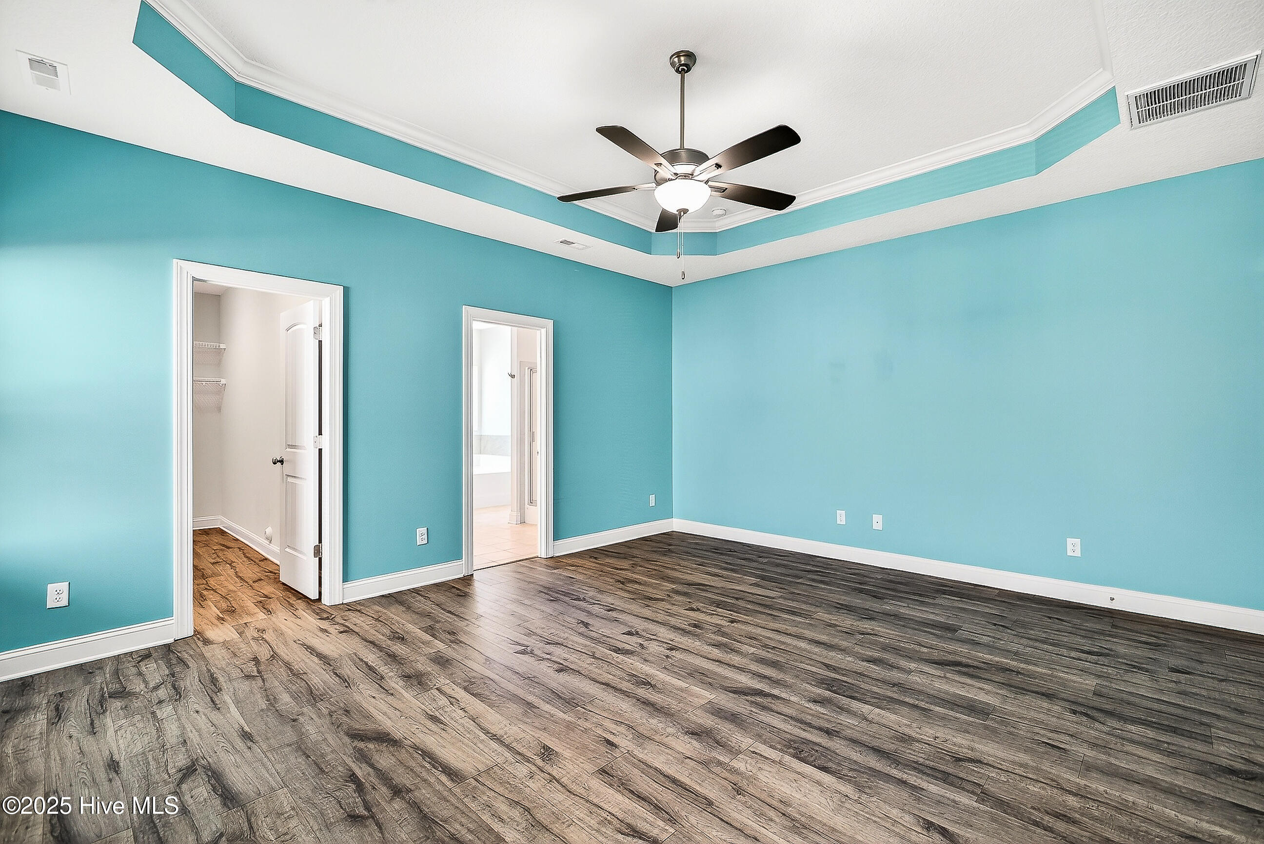 100539461 | Photo 13