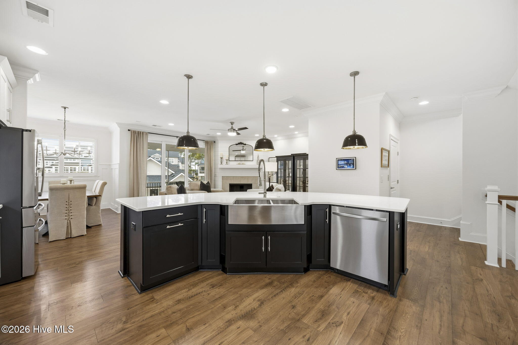 100553827 | Photo 11