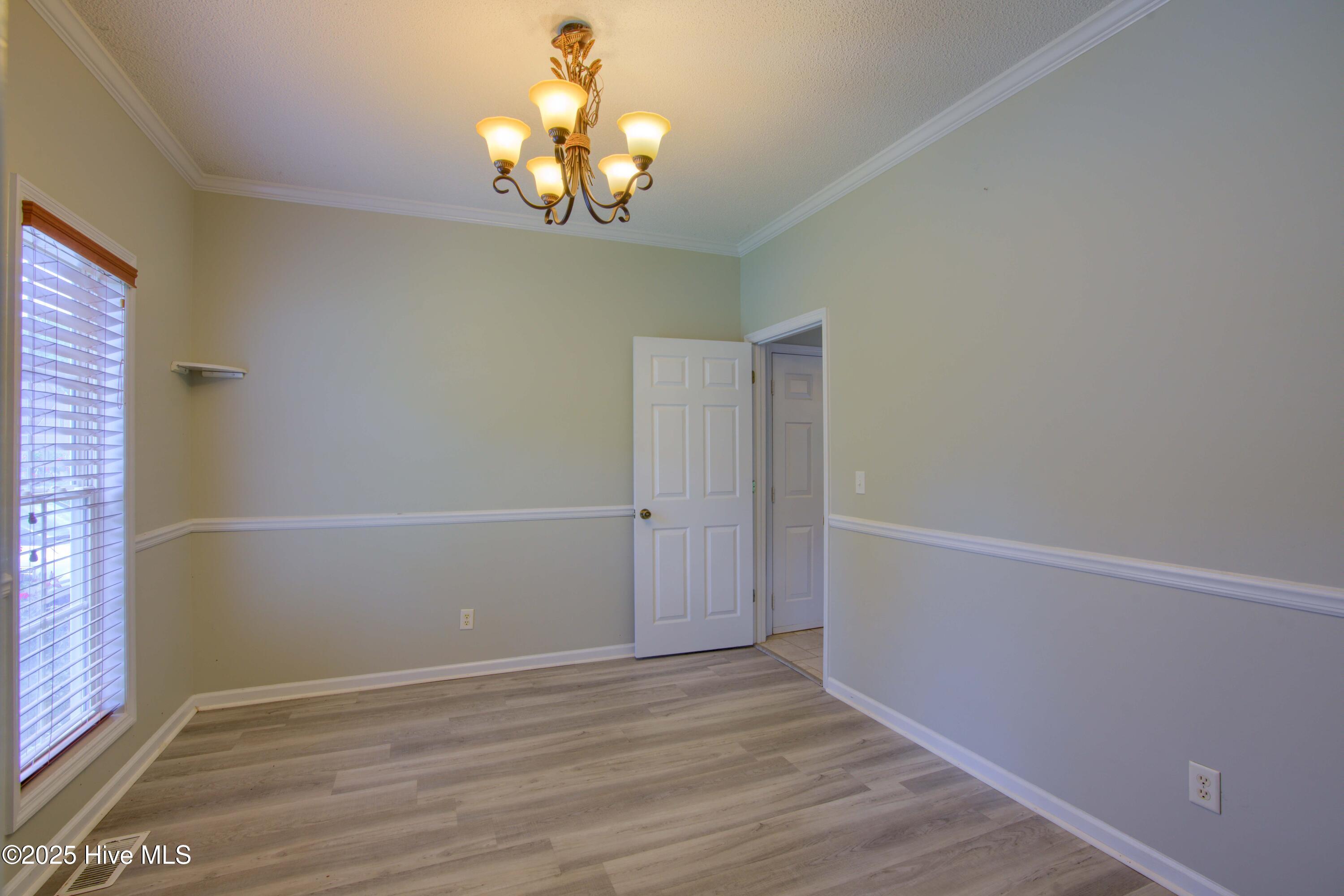 100543854 | Photo 11