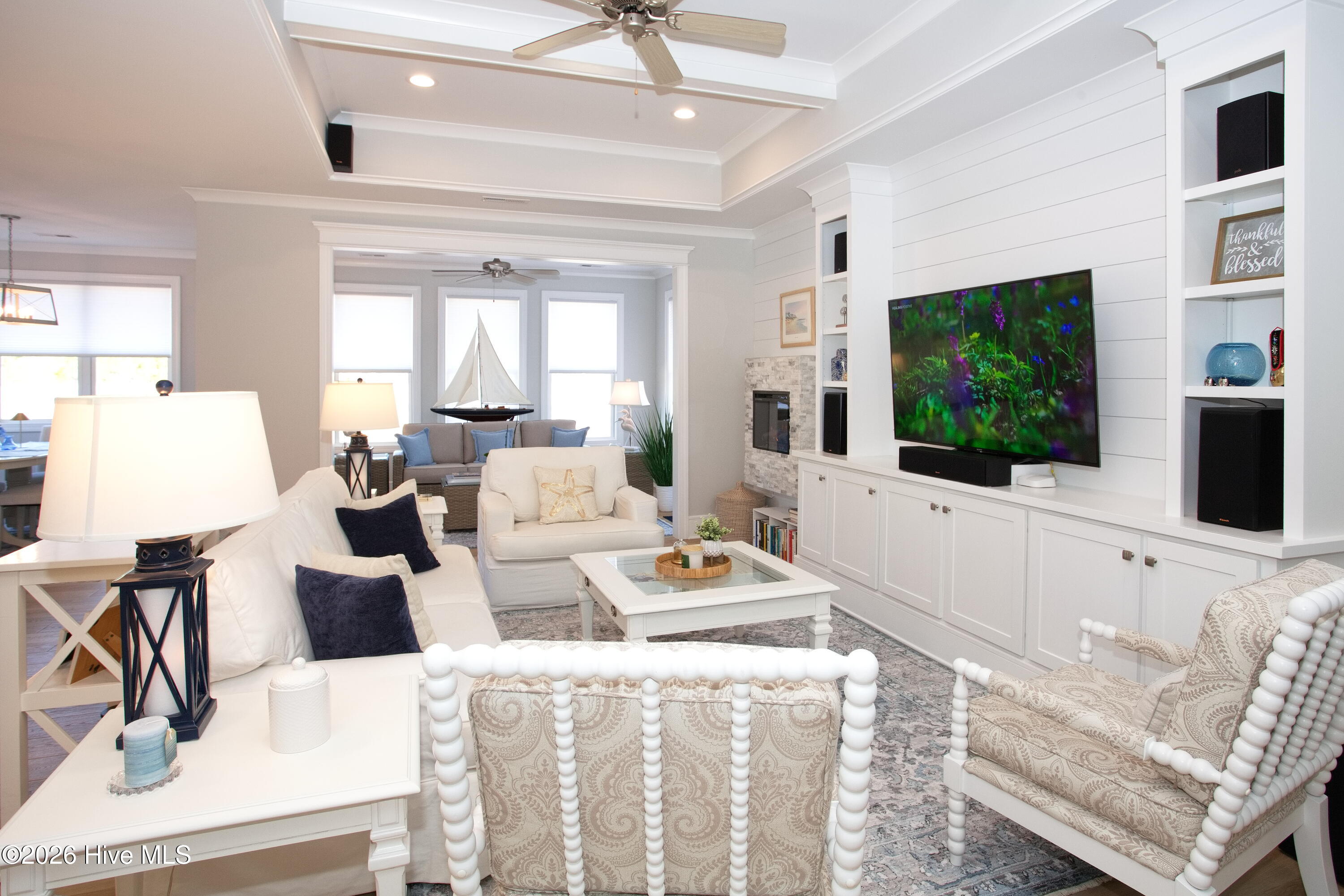 100548790 | Photo 11