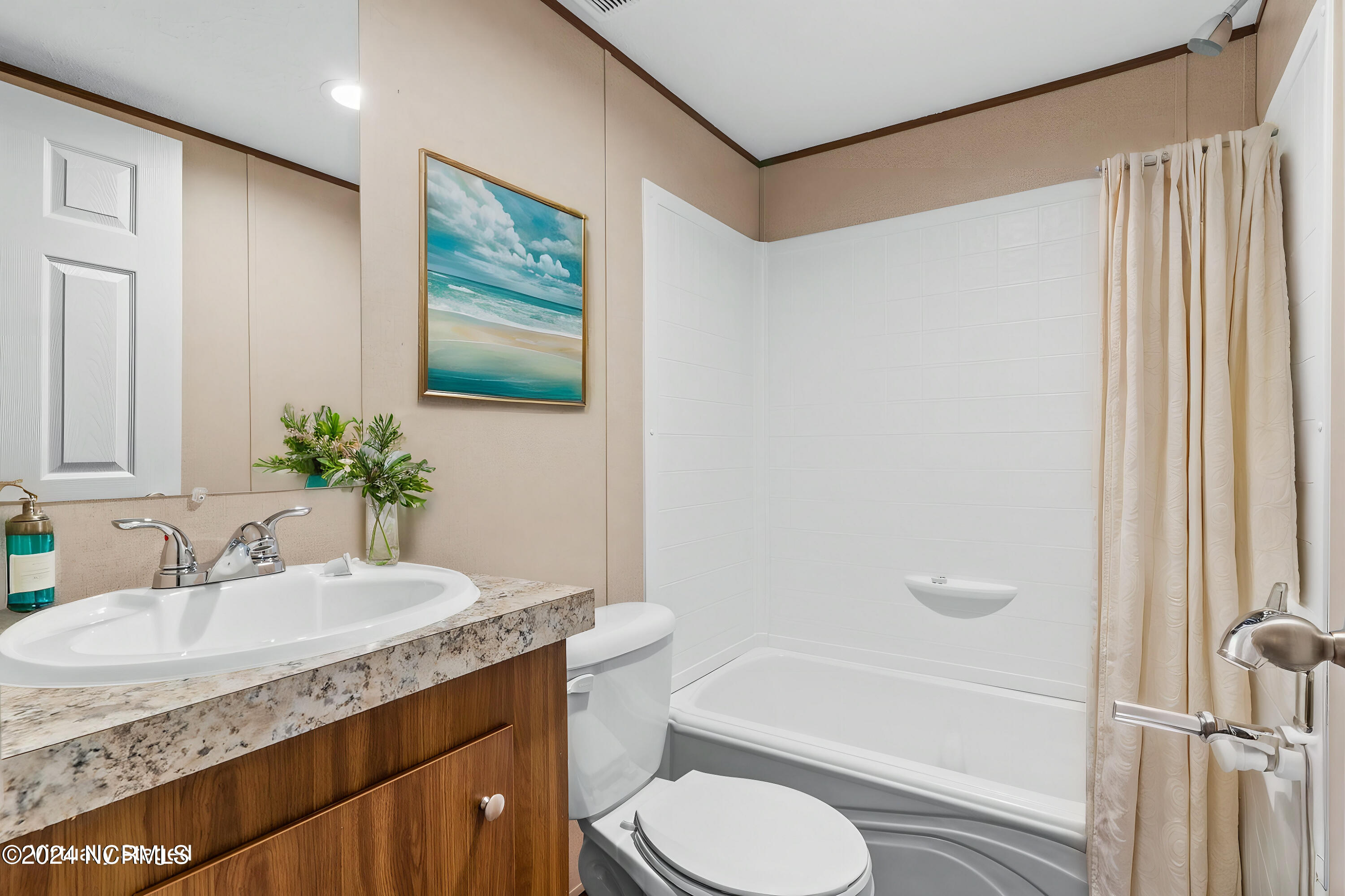 1404 Mockingbird Place SW, Shallotte, NC 28470 – photo 9: 2nd Bathroom