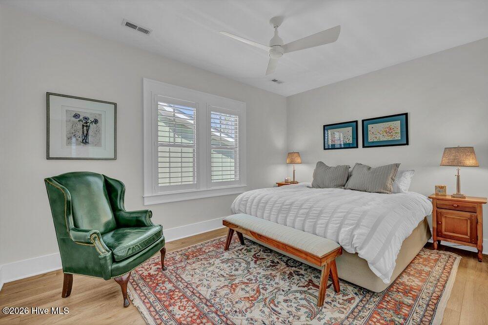 100561379 | Photo 38