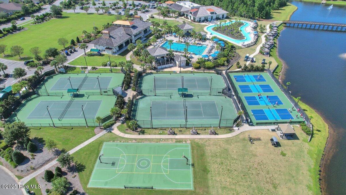 100540967 | Photo 76