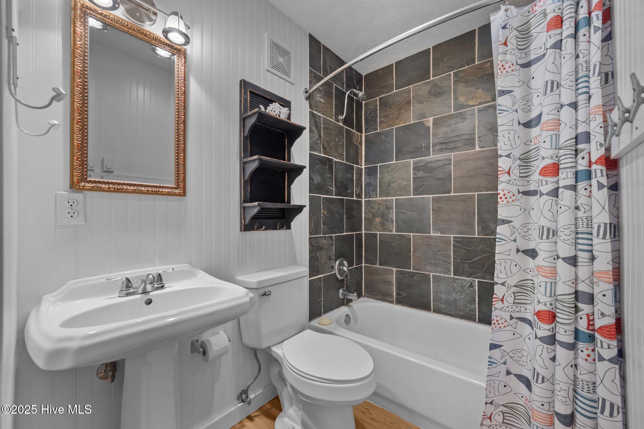 100496377 | Photo 33