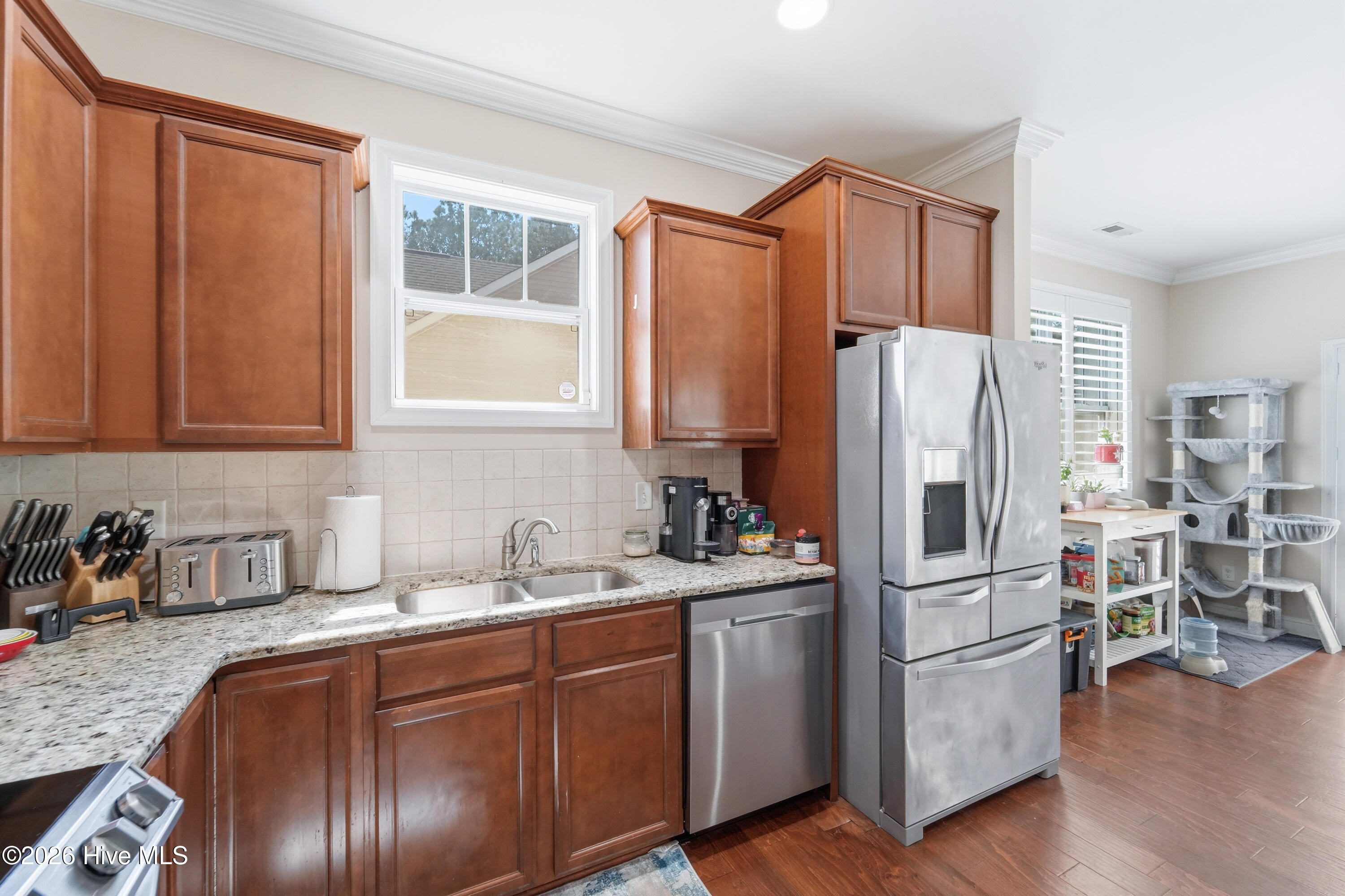 100562965 | Photo 37