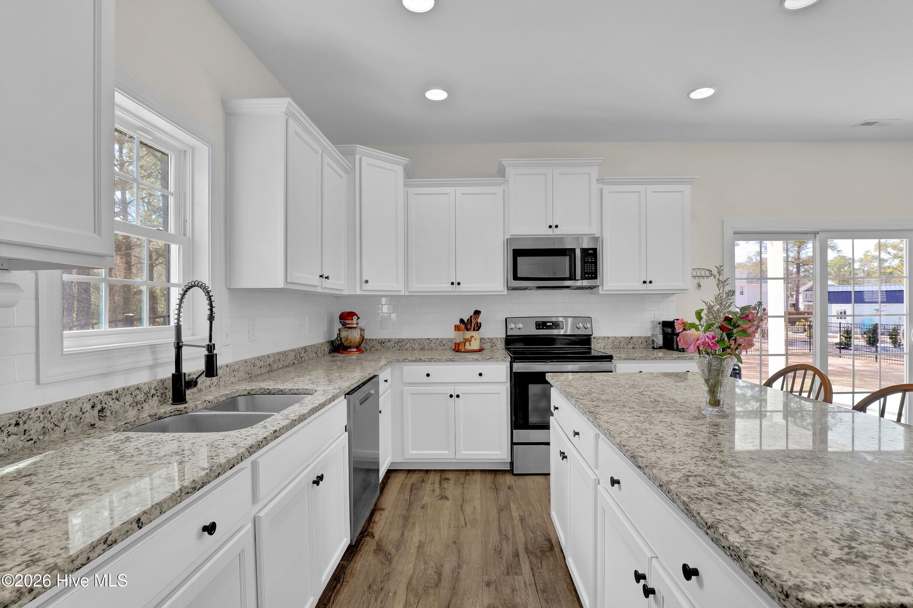 100557019 | Photo 21