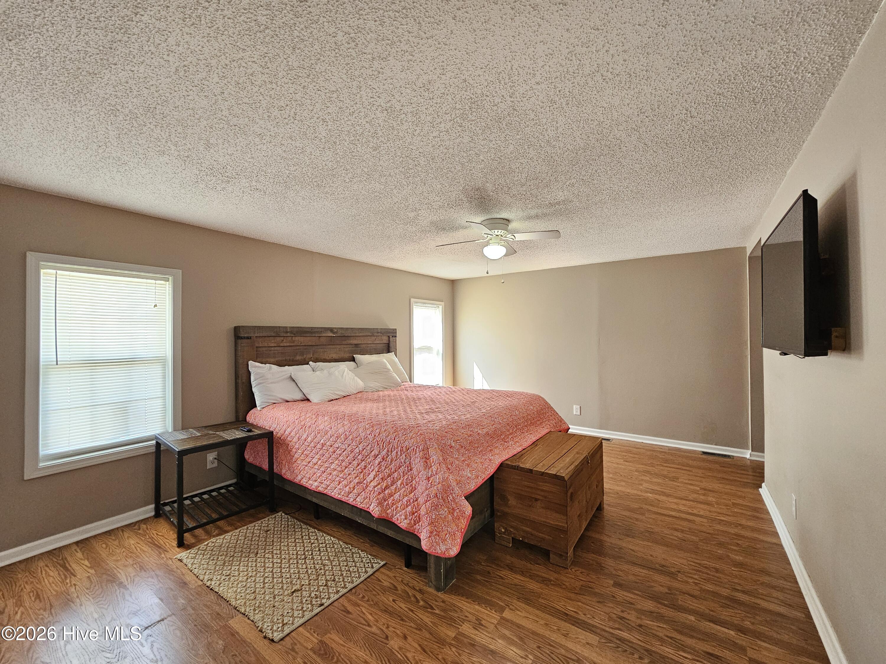 100561319 | Photo 27