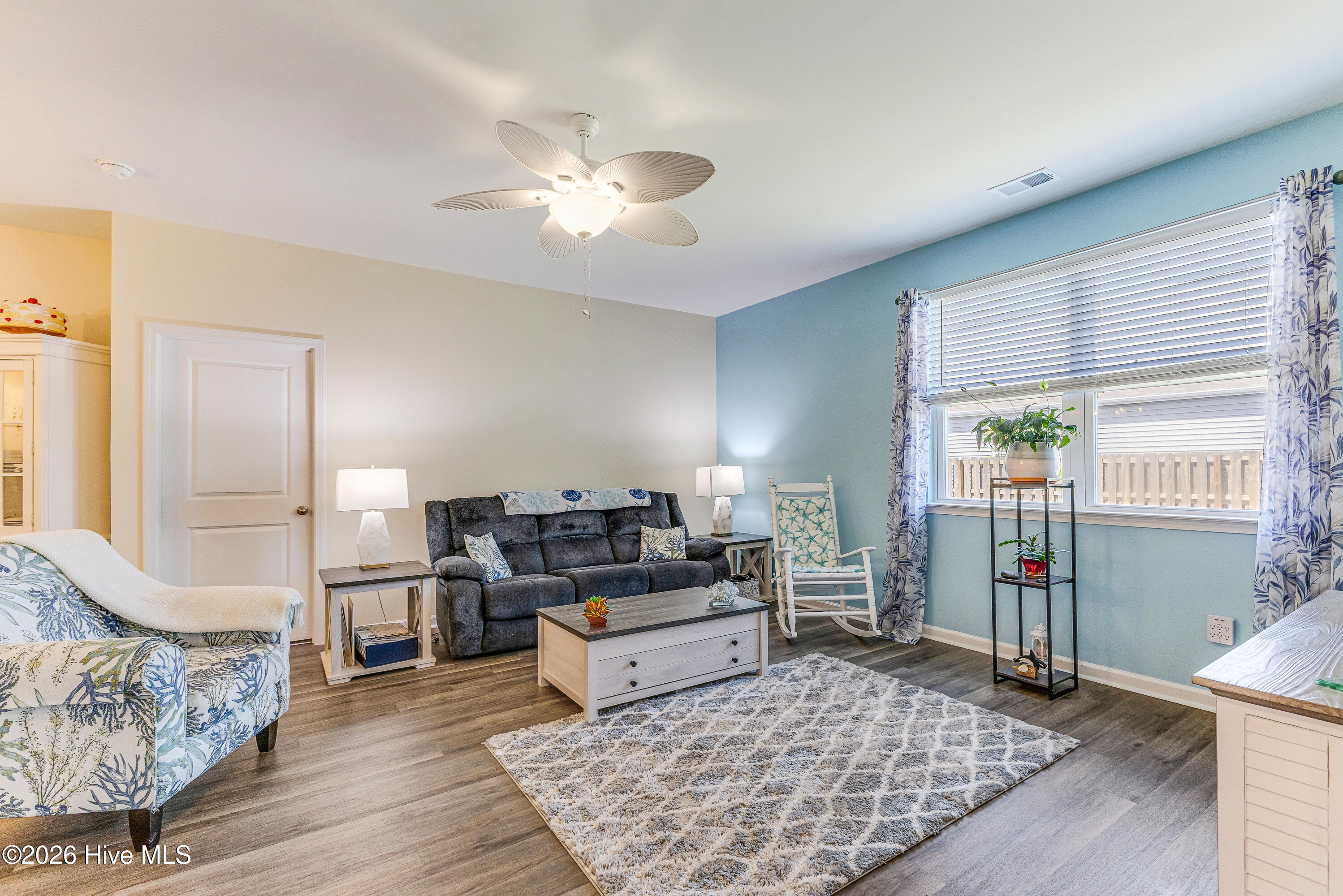 100566455 | Photo 11