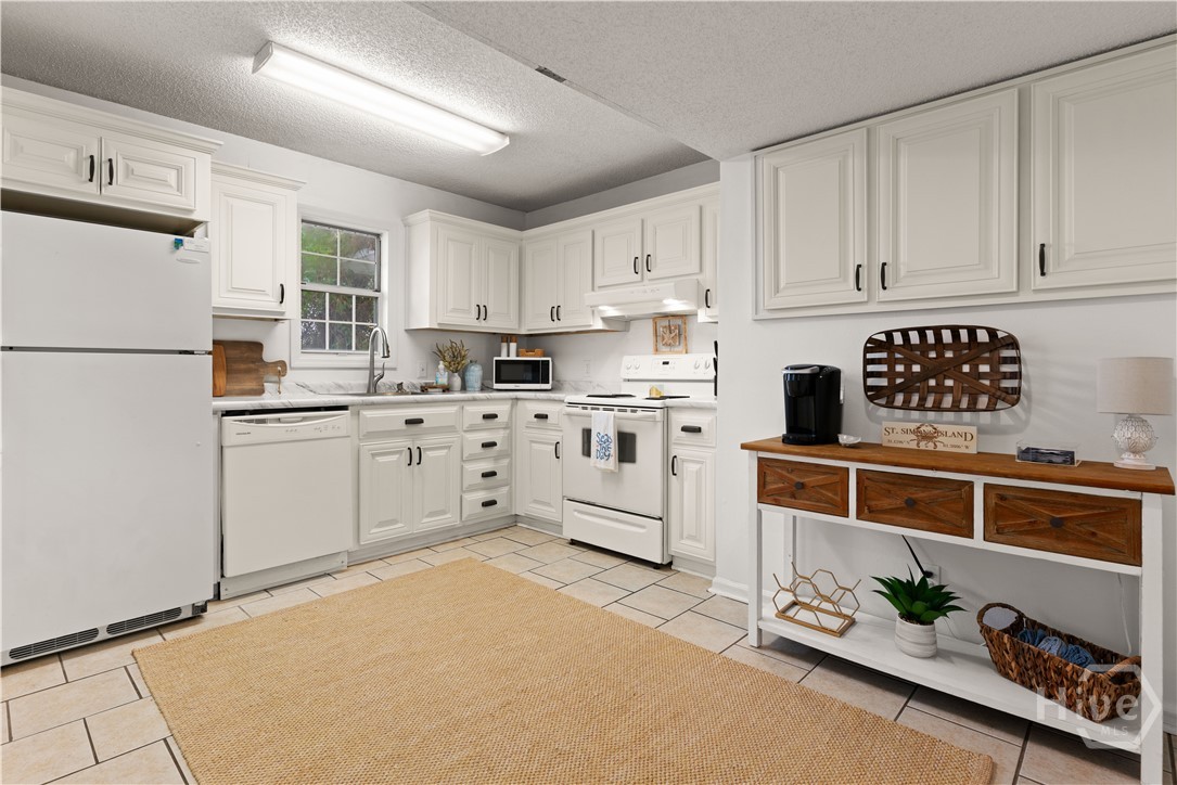 Homes for sale in Saint Simons Island, GA | 302 E Island Square Dr, Saint Simons Island, GA 31522 | MLS# SA355451