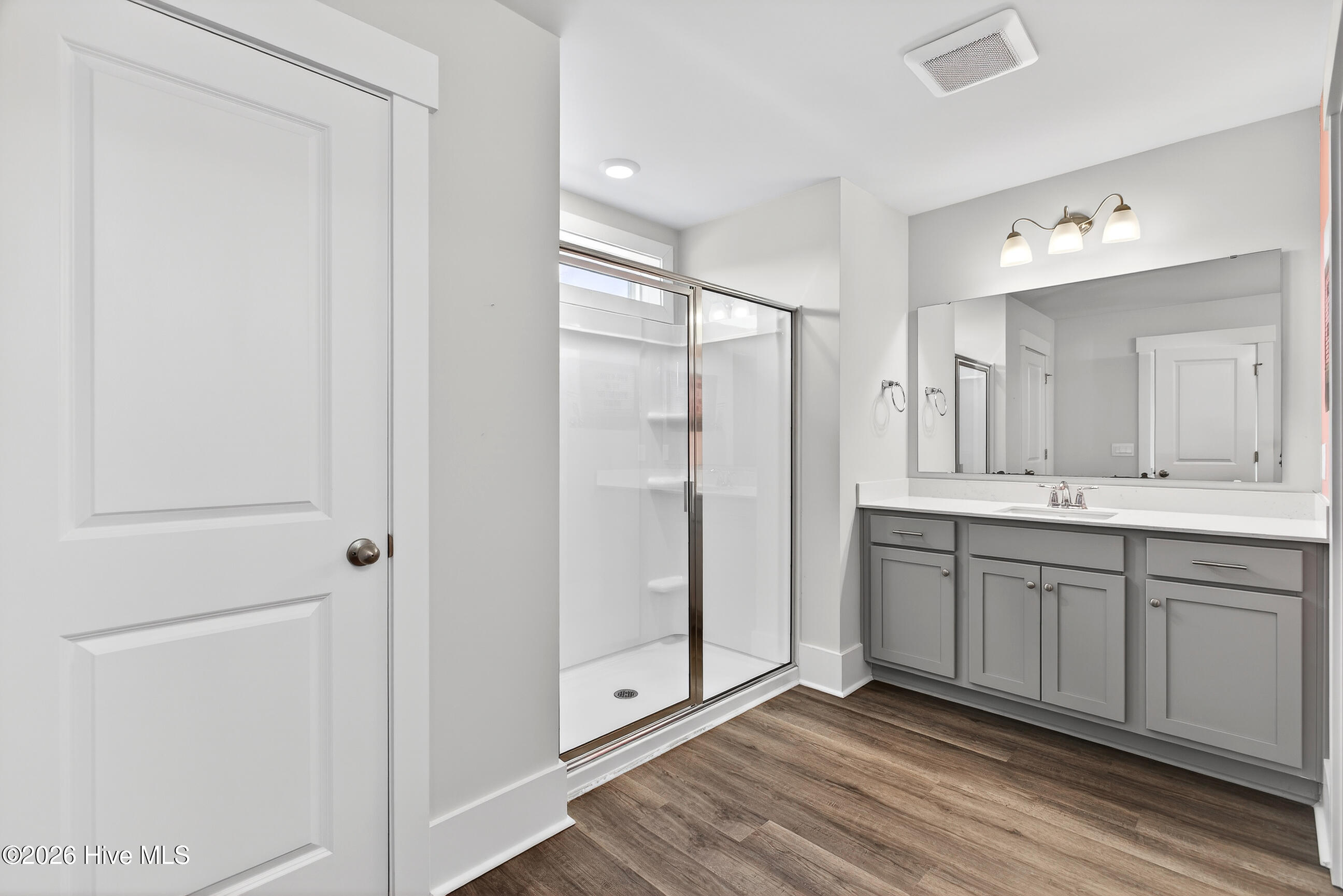 100562983 | Photo 23