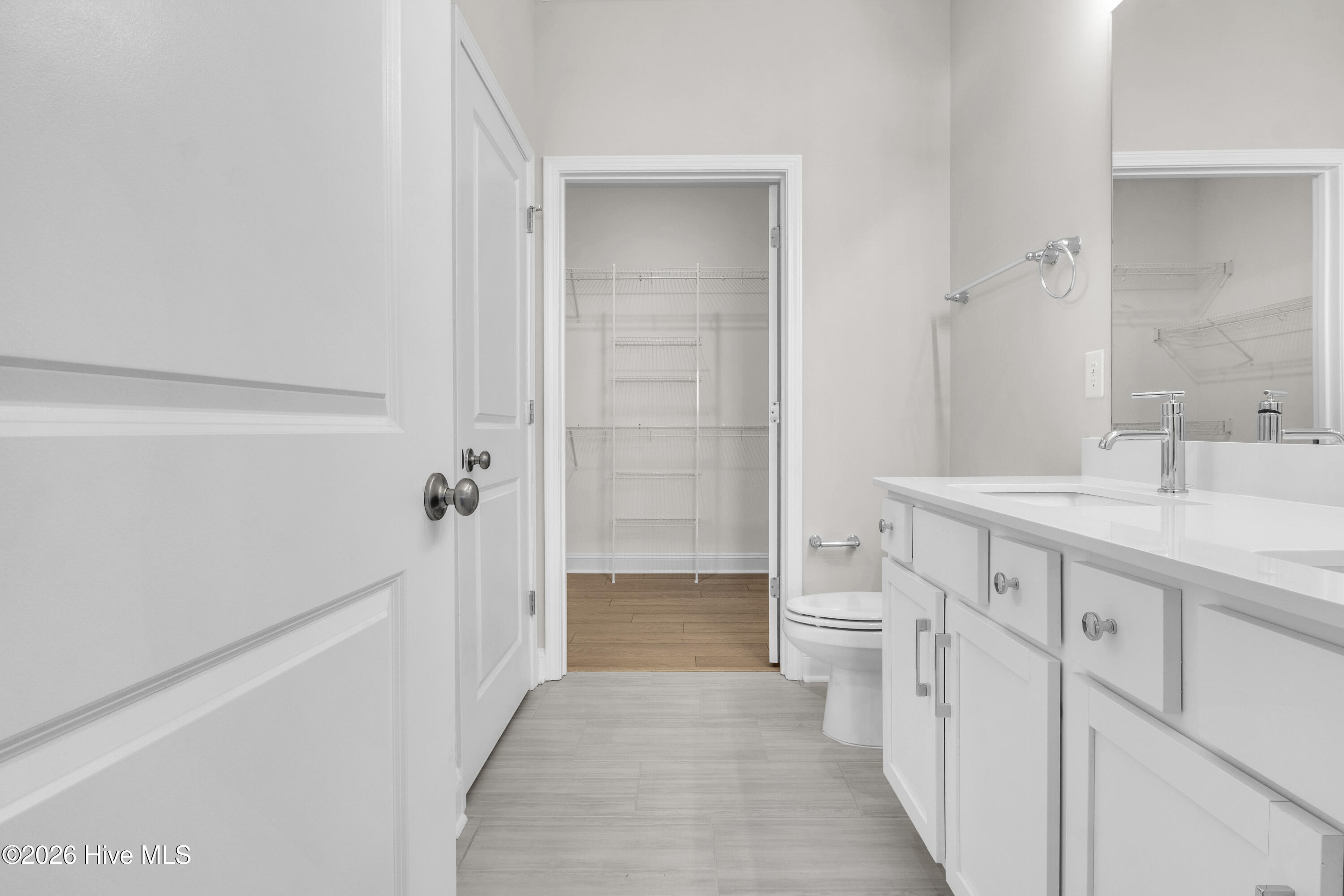 100563562 | Photo 30