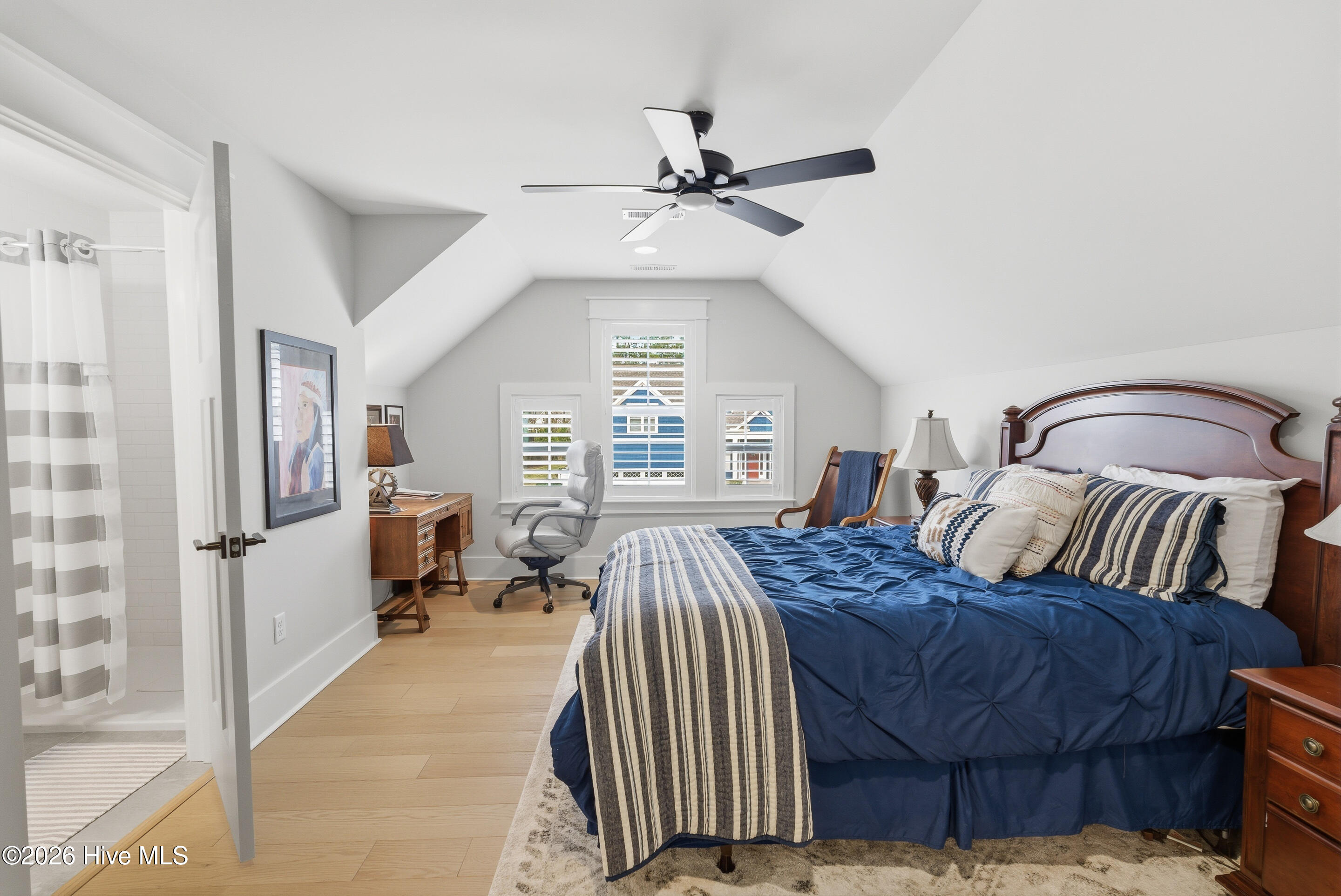 100562941 | Photo 48