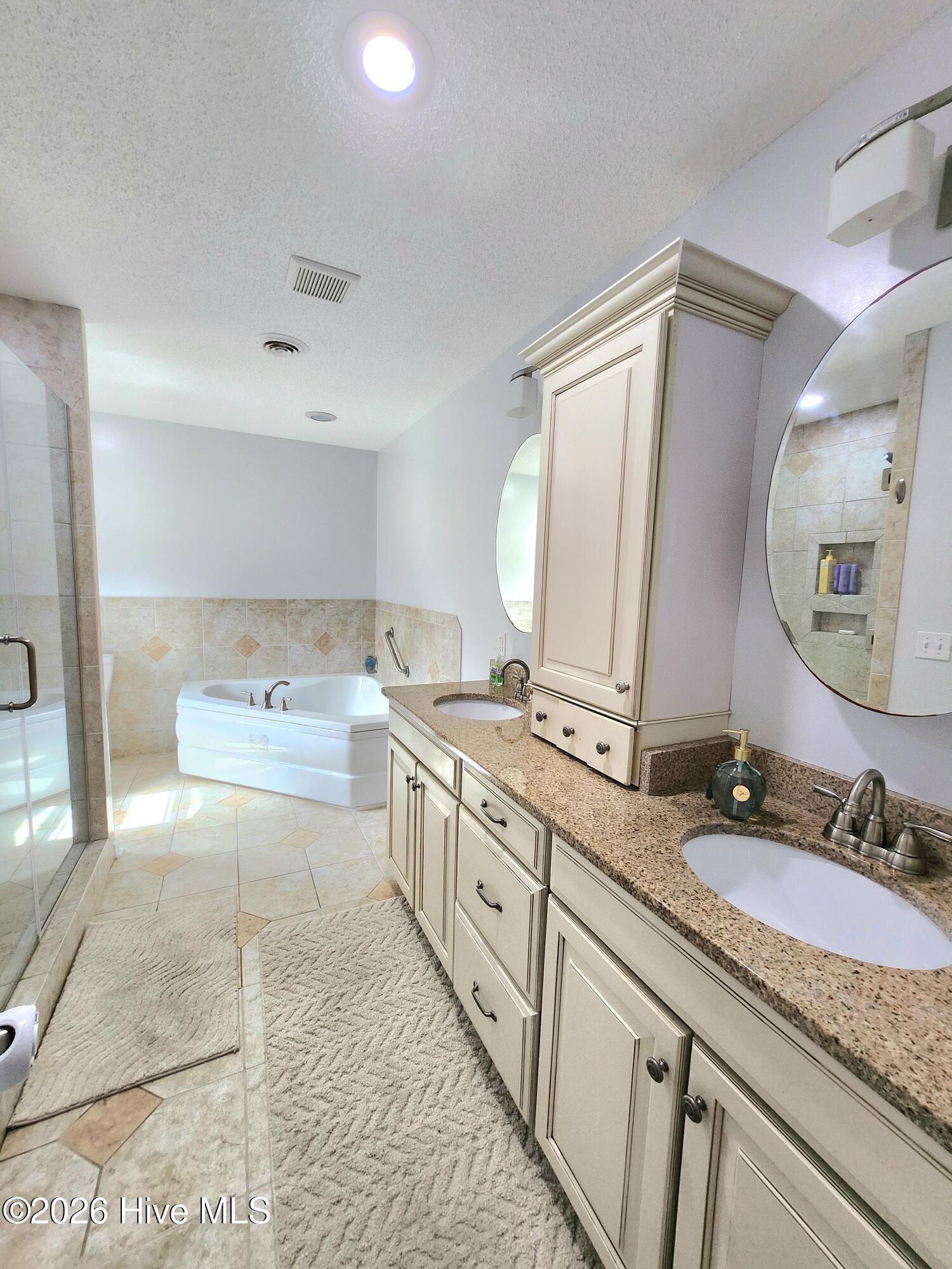 100563427 | Photo 18