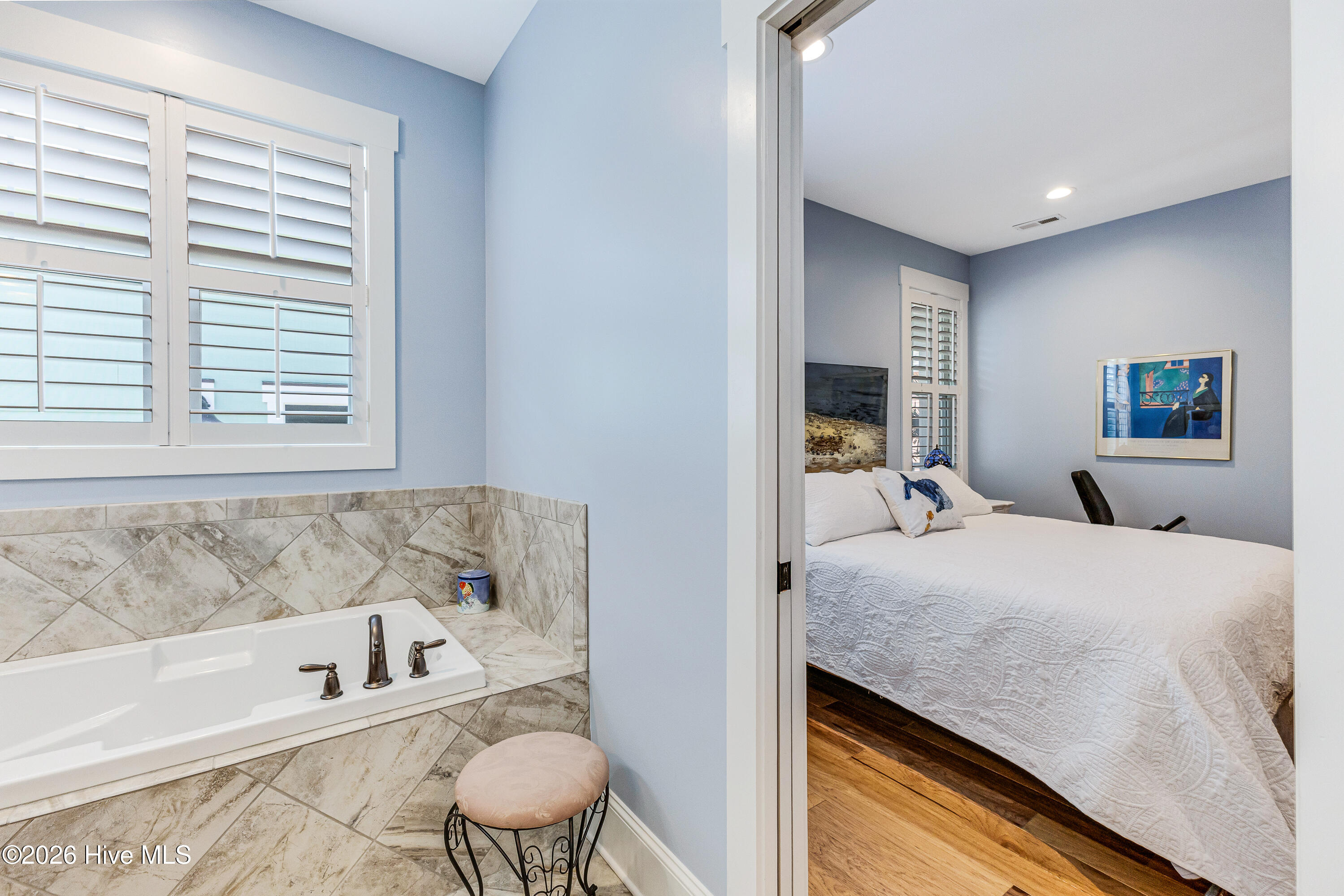 100564623 | Photo 15