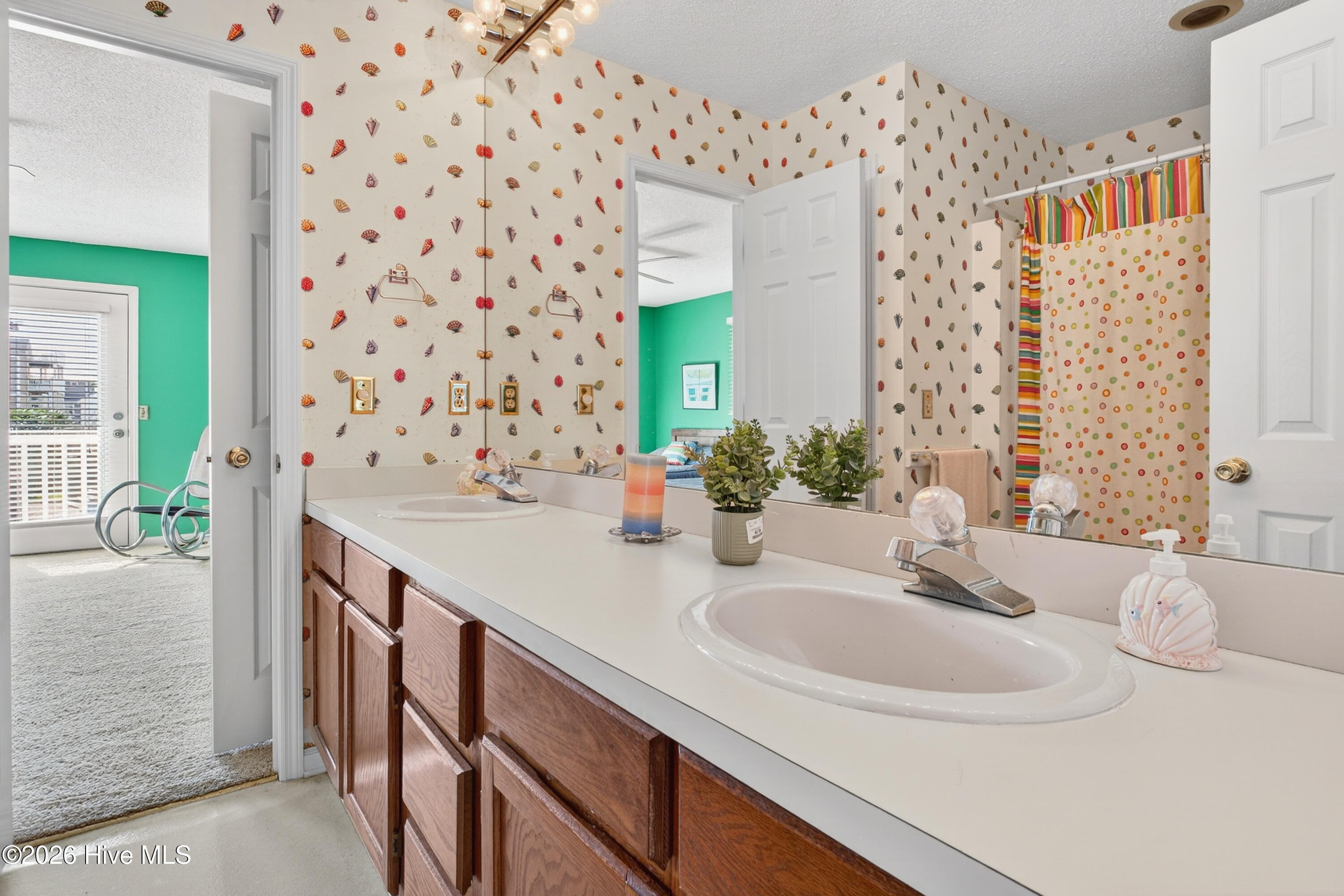 100558876 | Photo 19