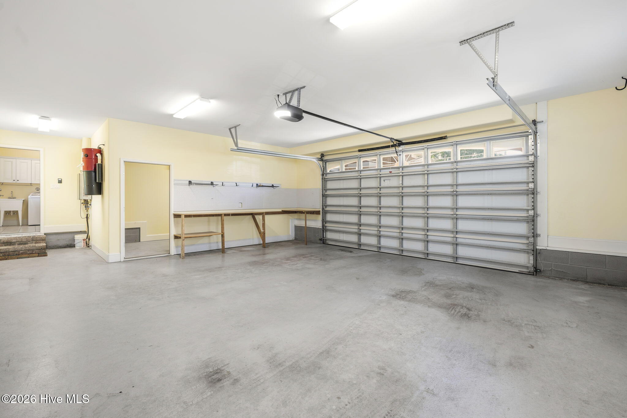 100568183 | Photo 39