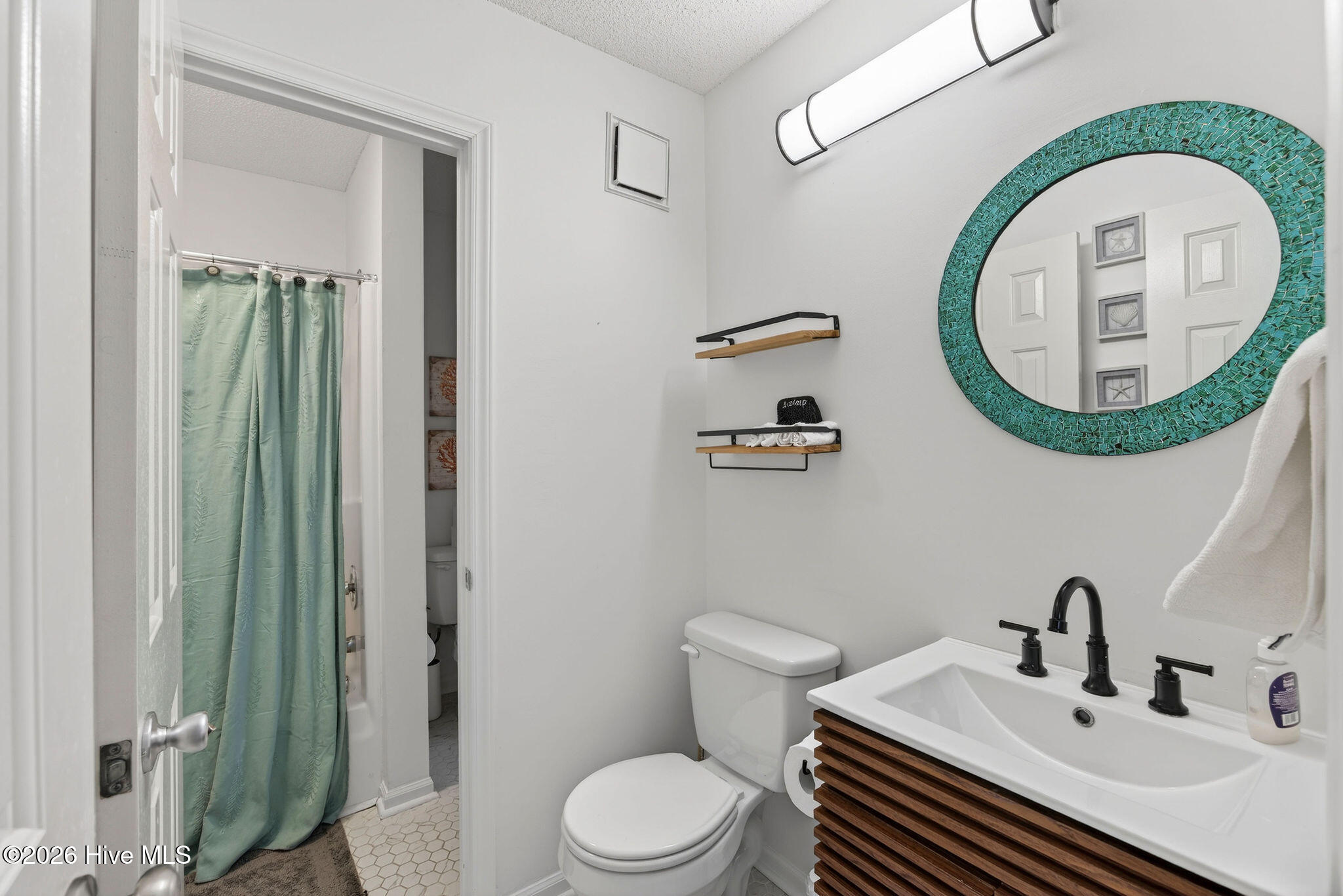 100551645 | Photo 15