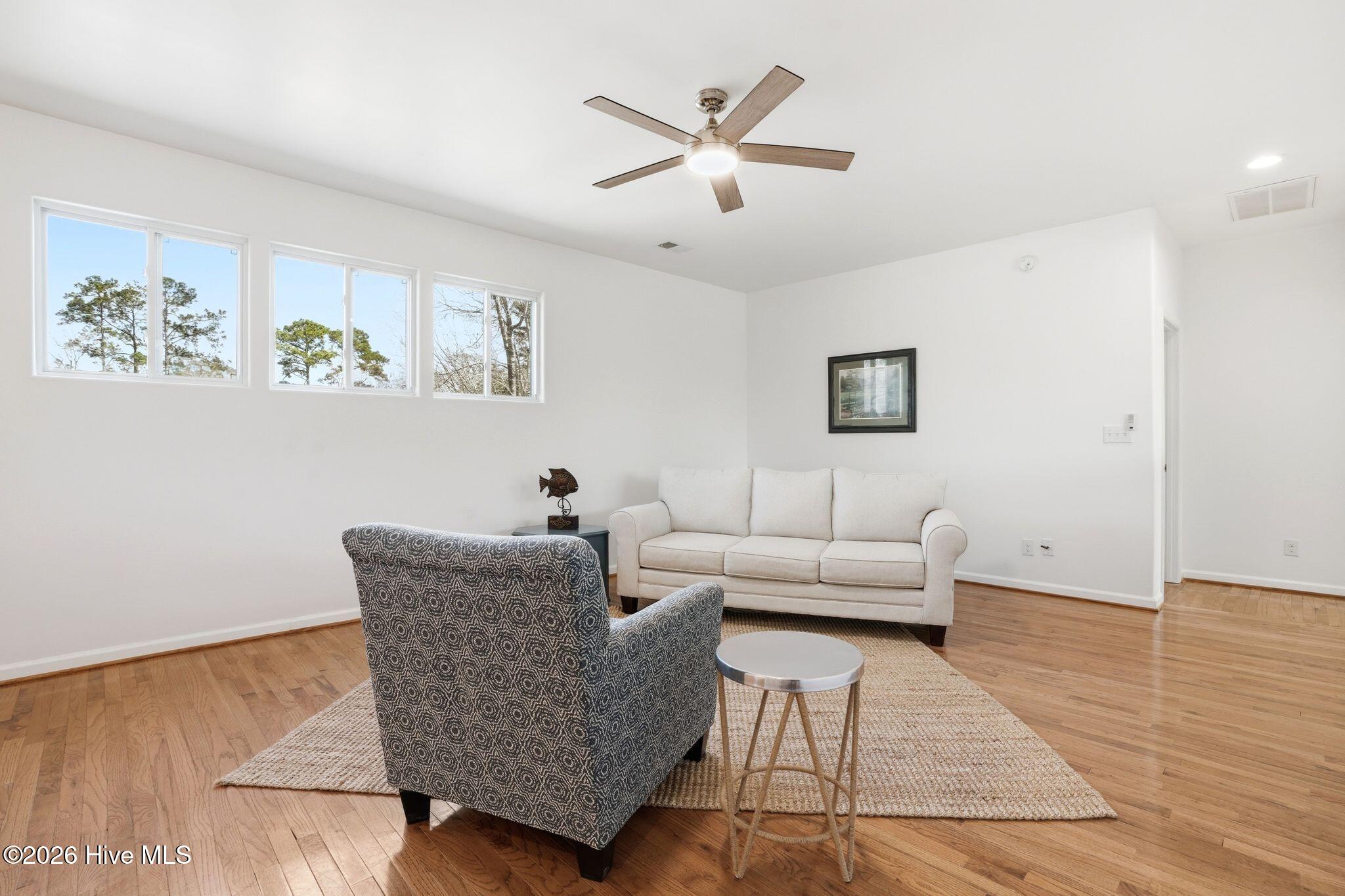 100560935 | Photo 54