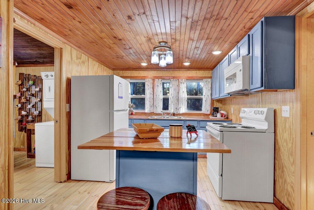 100560475 | Photo 14