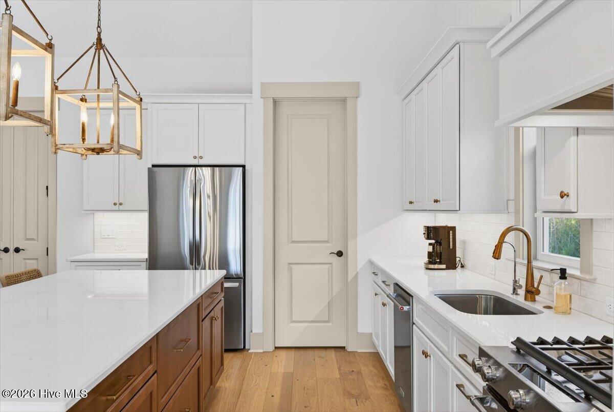 100549175 | Photo 11