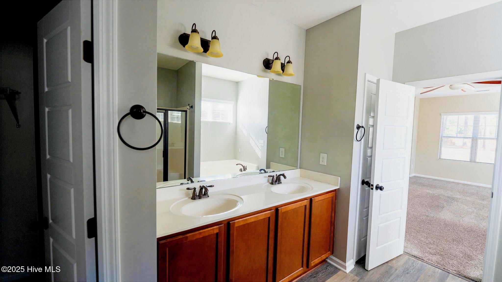 100545040 | Photo 11